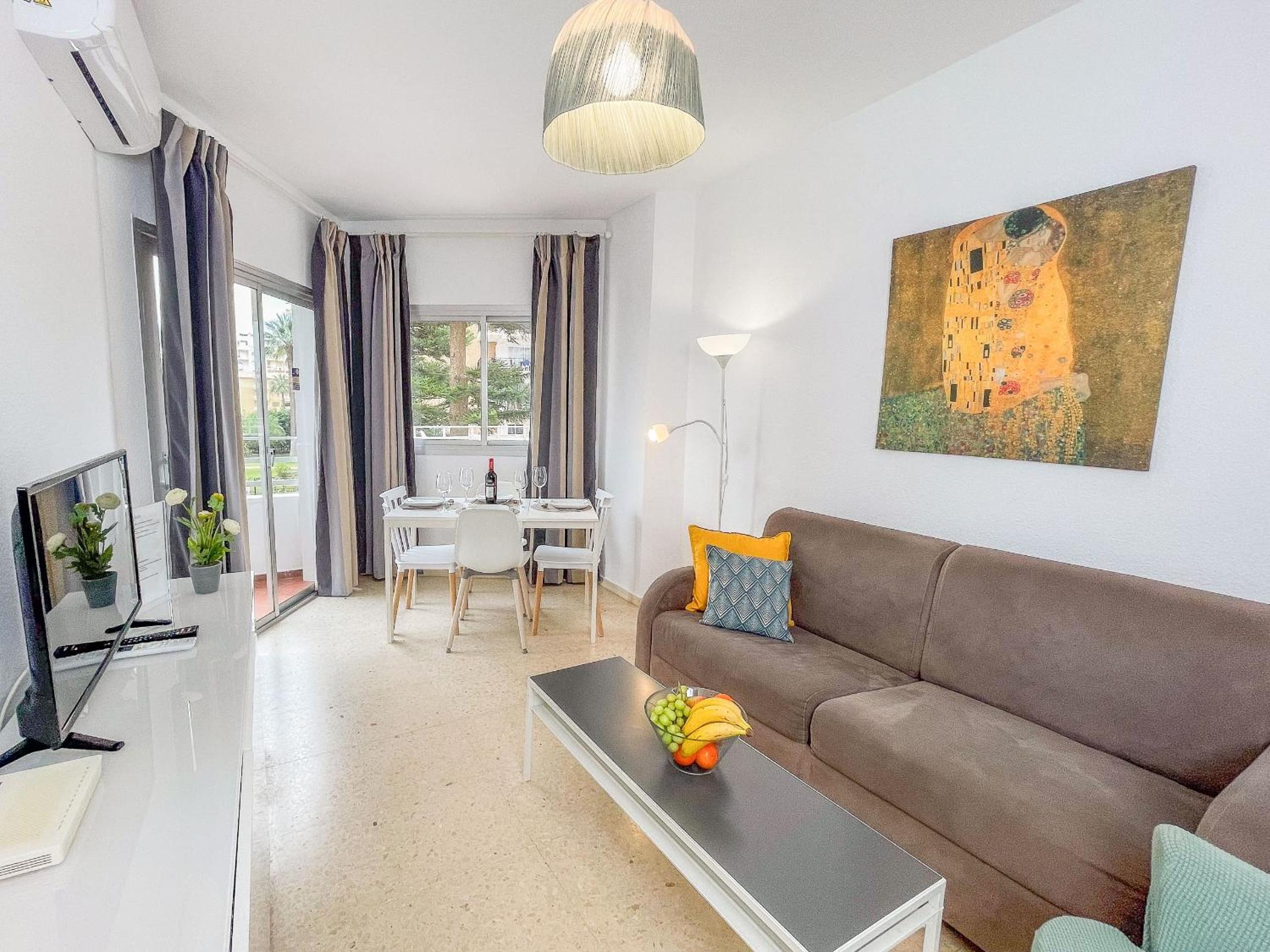 Apartamento de una habitación con balcón y vista al mar