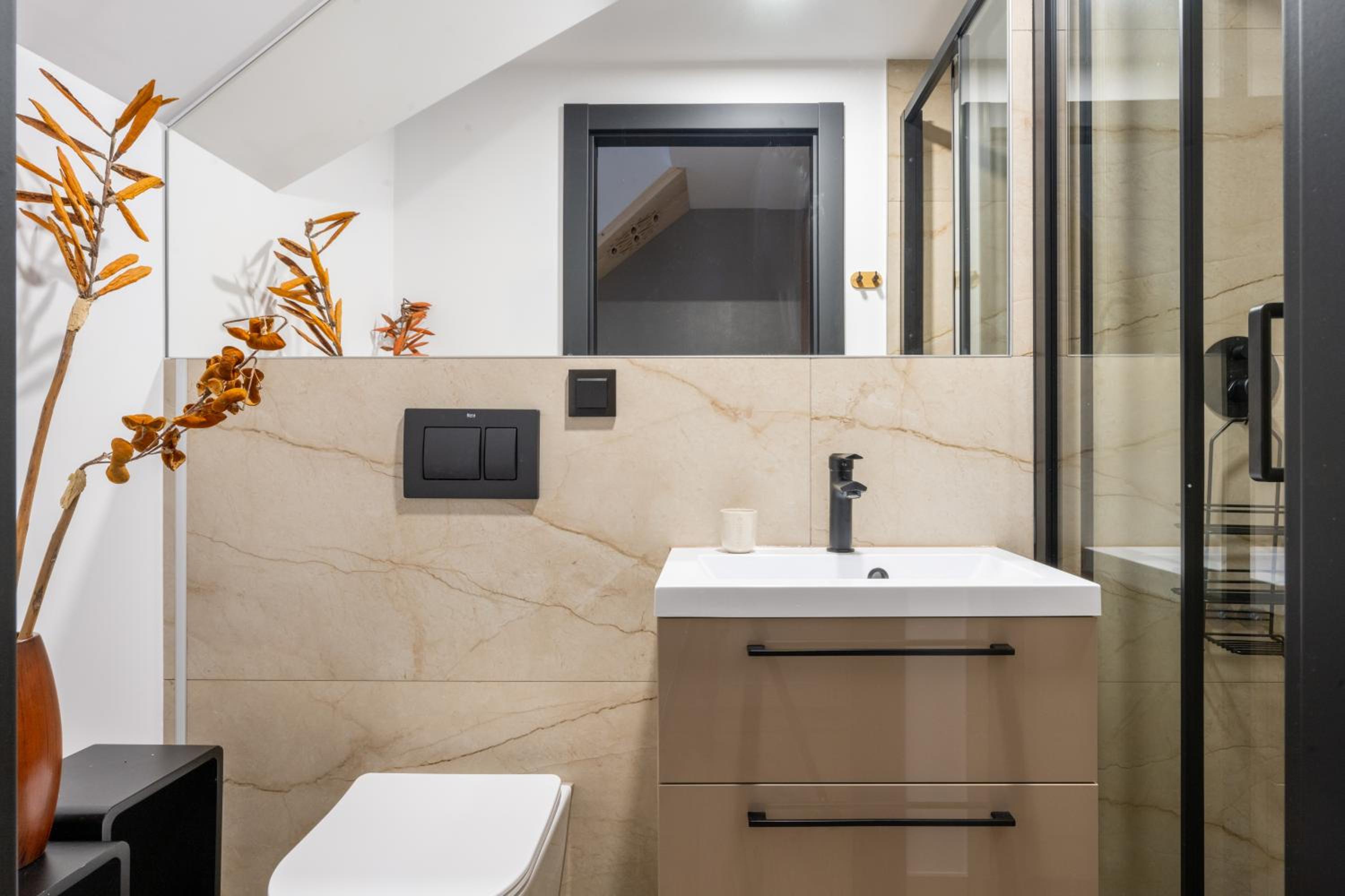 Triple Room with Private Bathroom - Photo 3