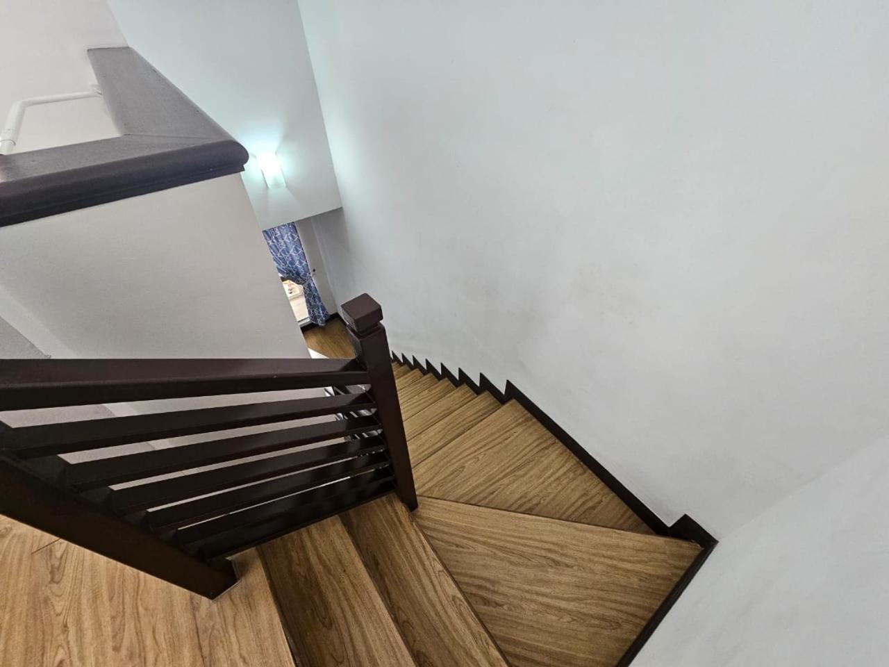 Five-Bedroom House photo 1