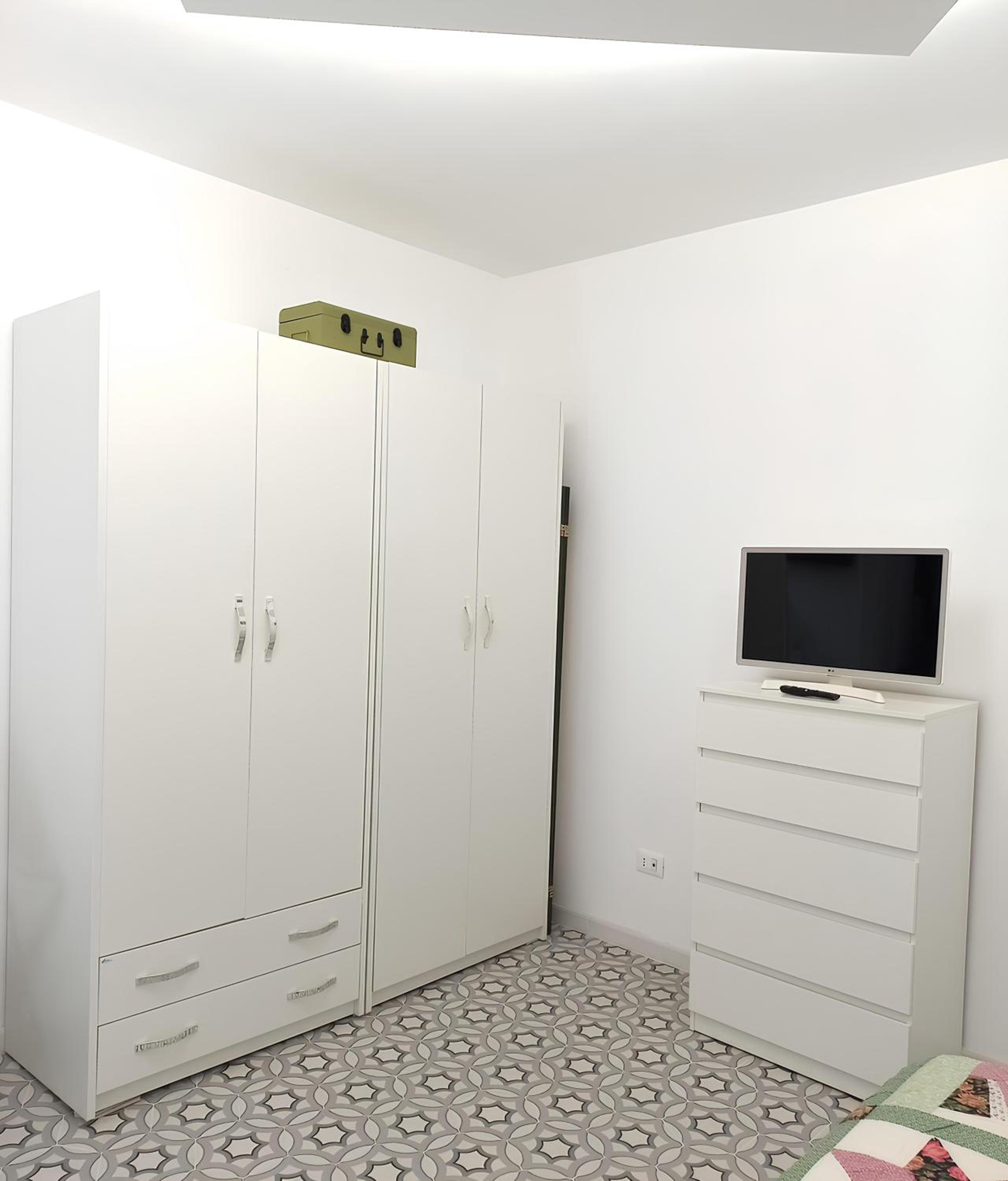 One-Bedroom Apartment photo 3