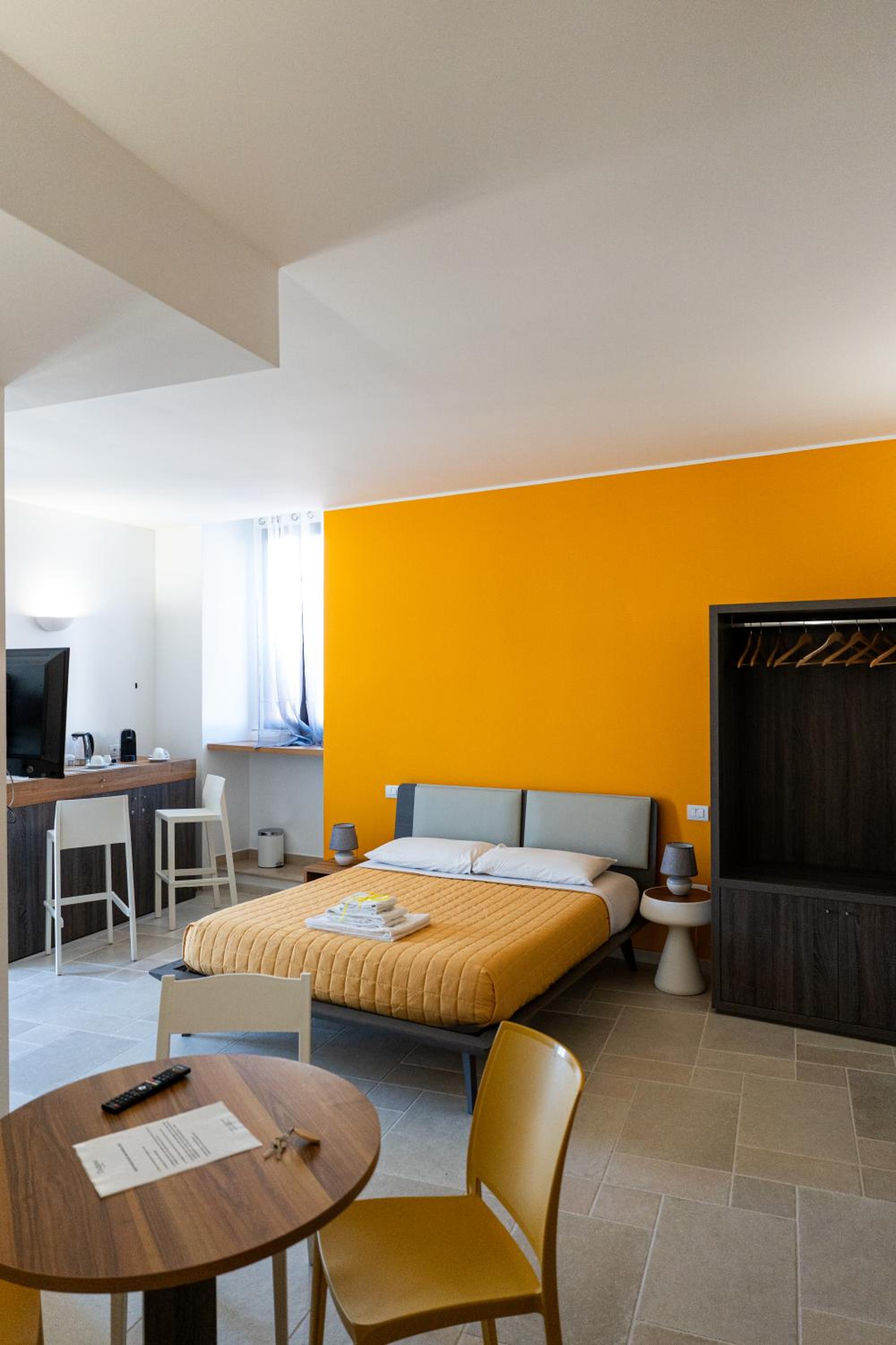 Deluxe Double Room with Balcony and Sea View