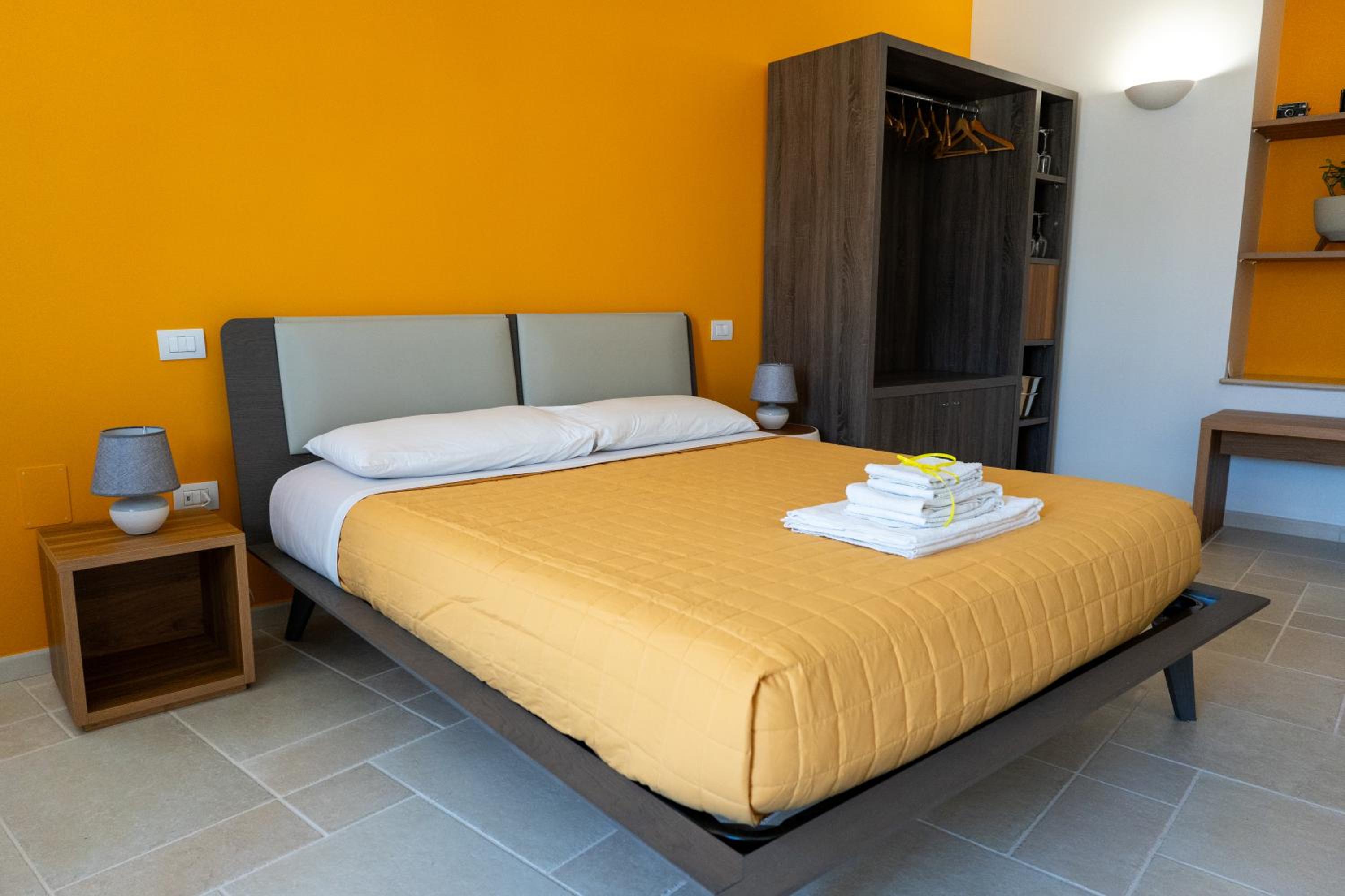 Deluxe Double Room with Balcony and Sea View photo 3