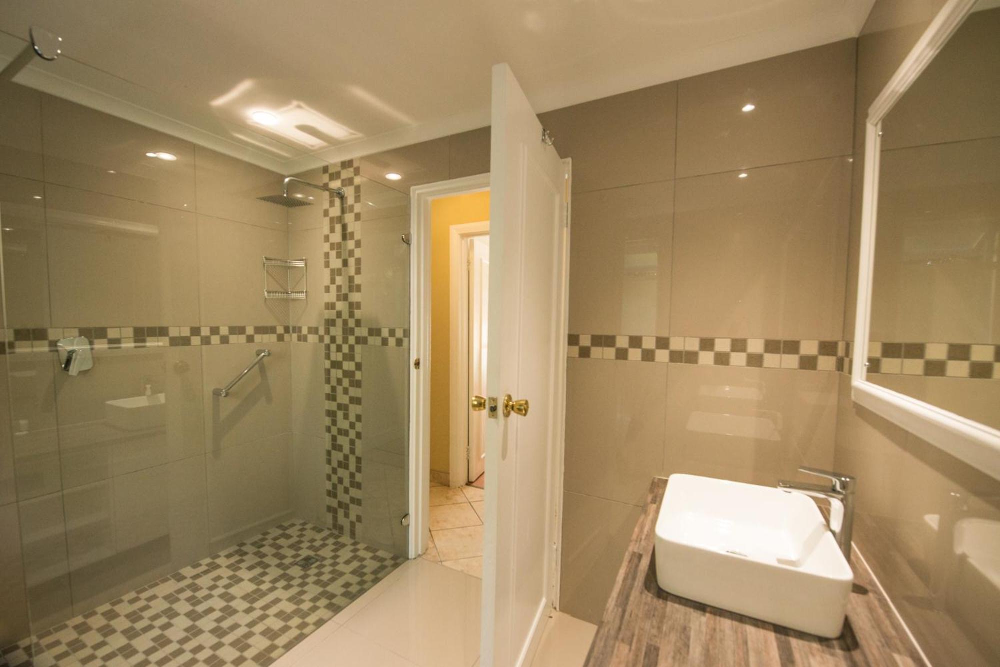 Queen Room with Sea View - Photo 48