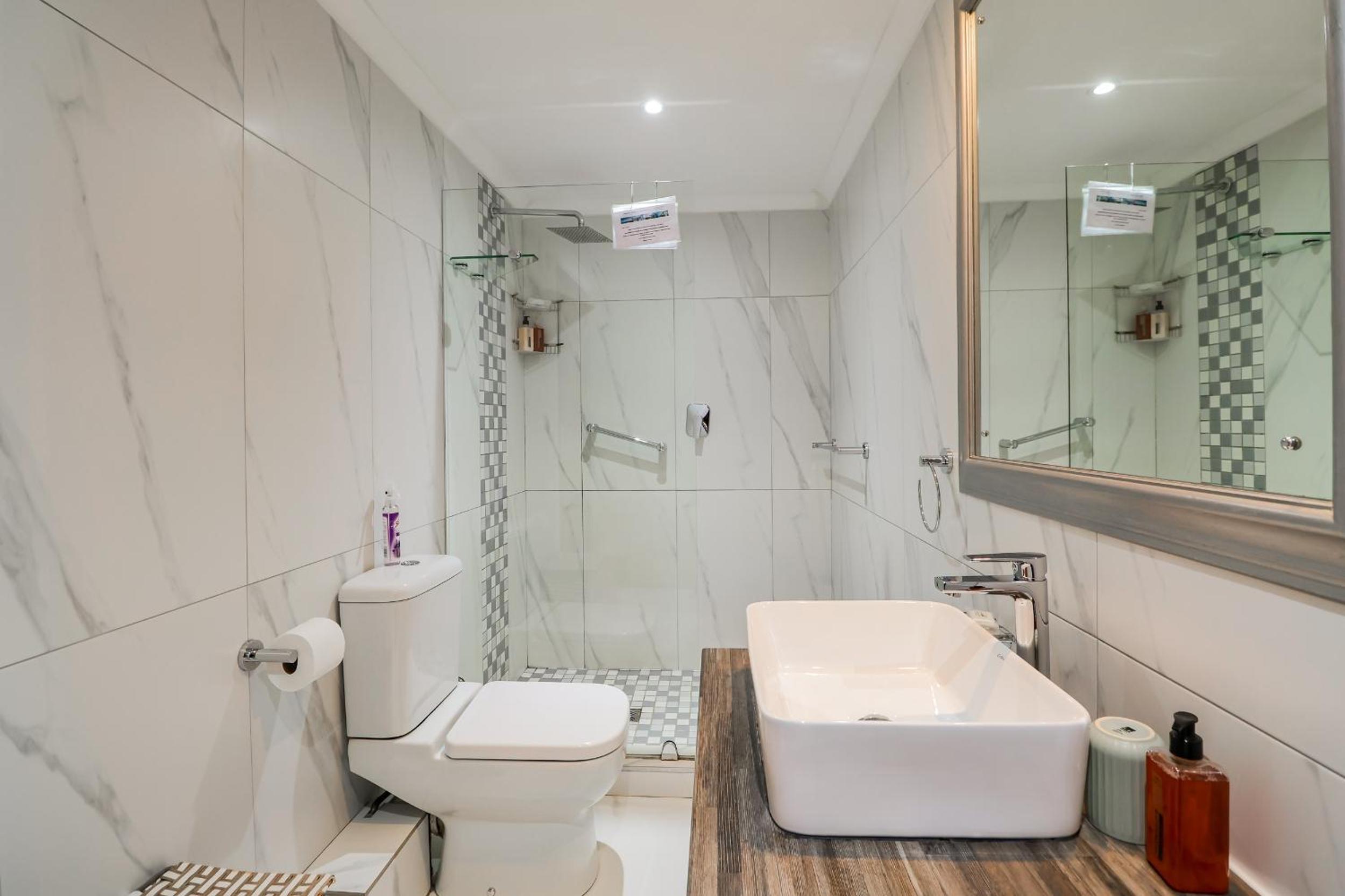 Queen Room with Sea View - Photo 47