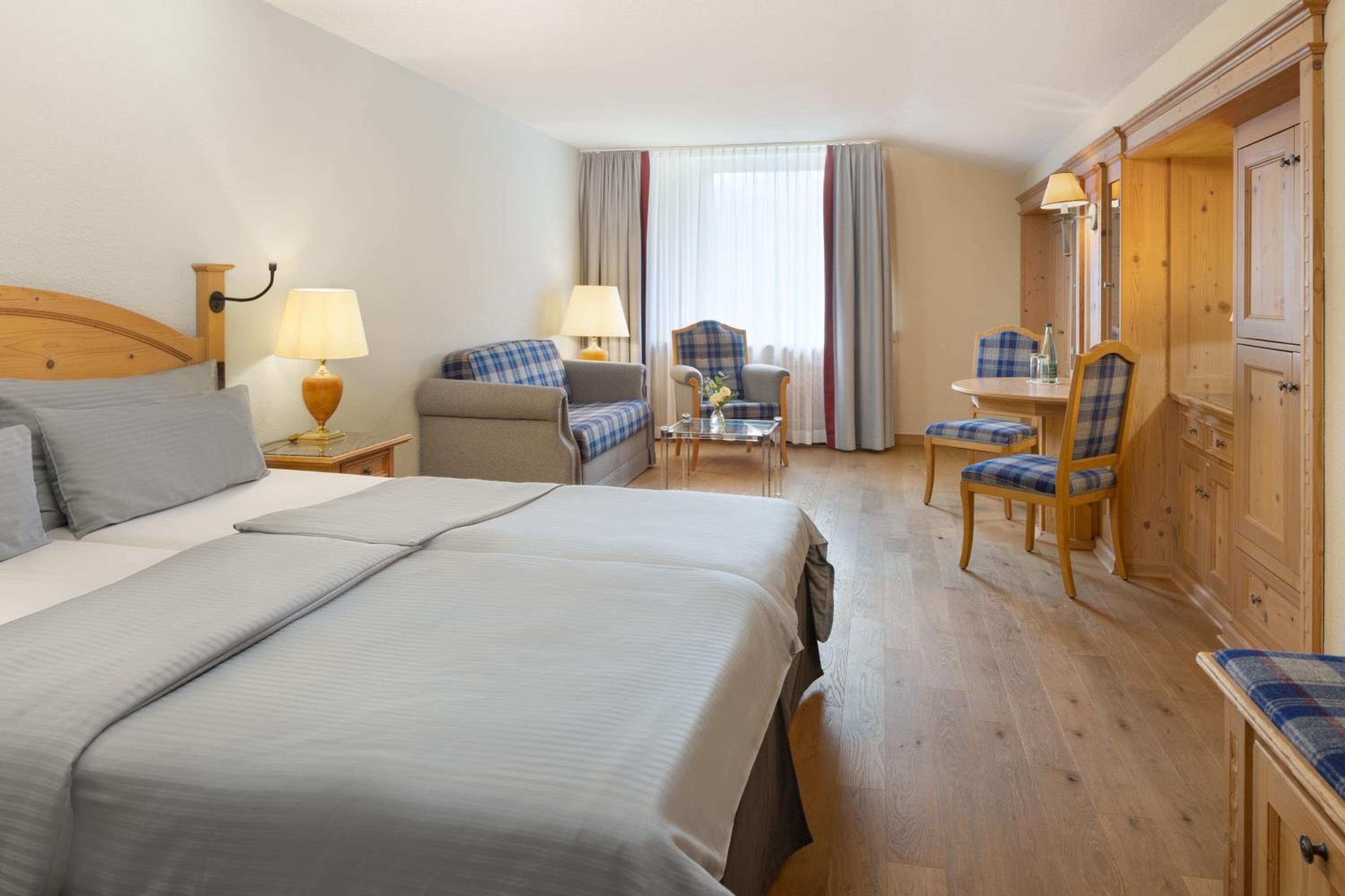 Premium King Room with Sofa Bed and Mountain View - Photo 4