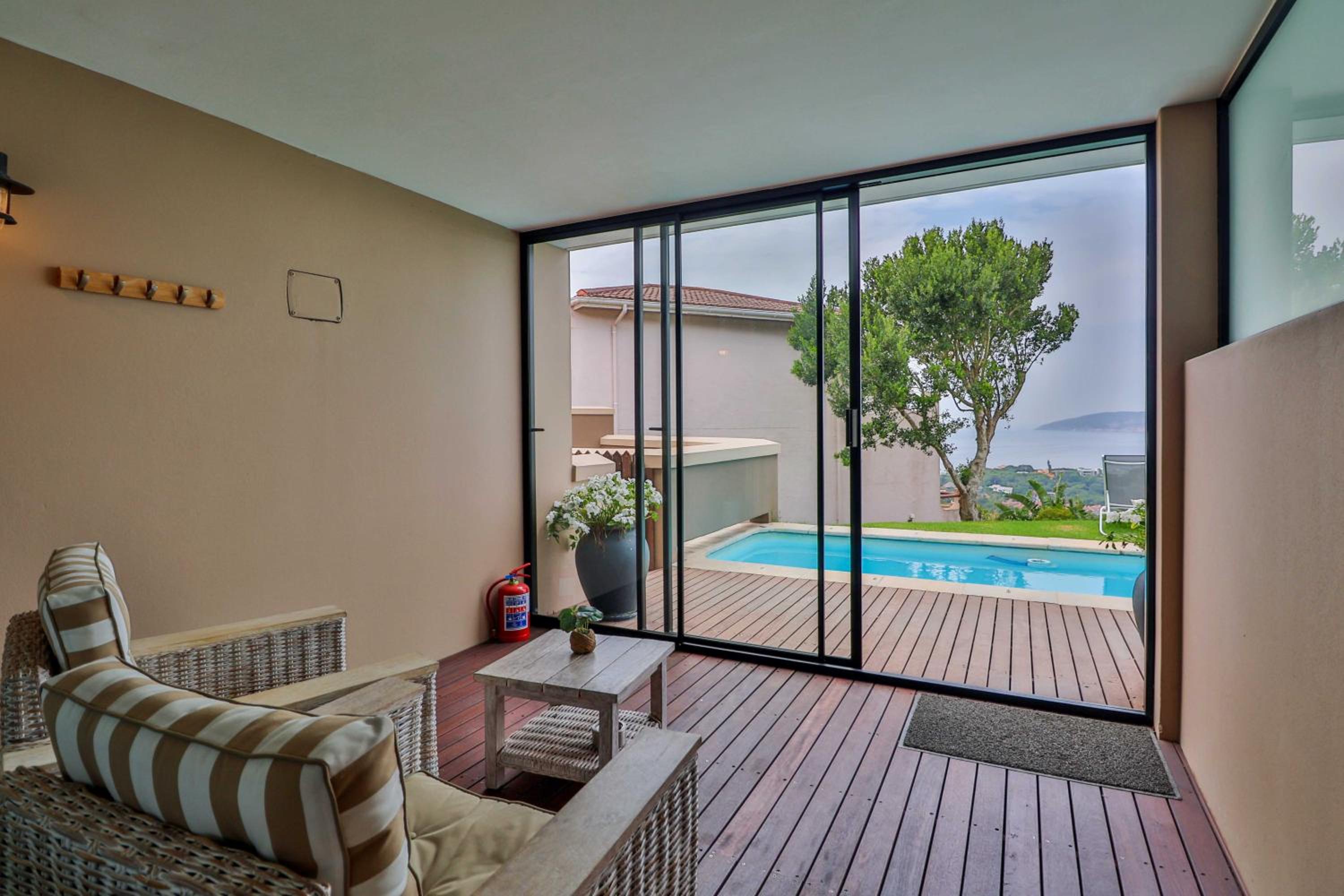 Queen Room with Sea View - Photo 11