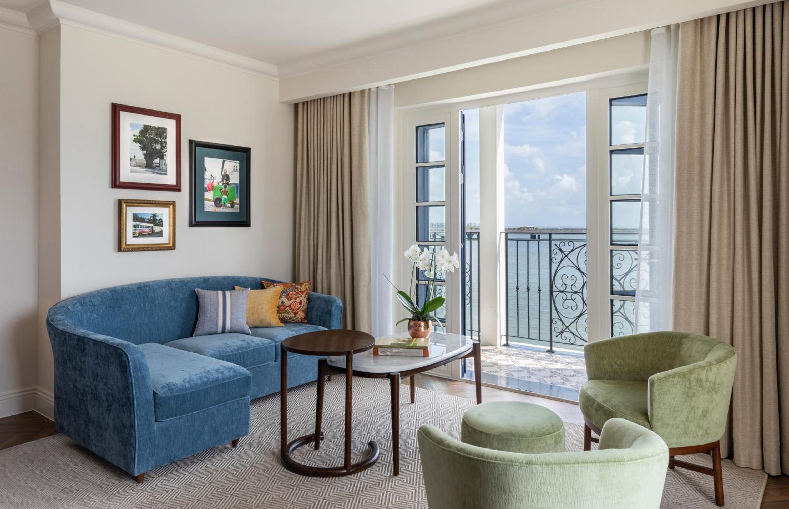 JUNIOR SUITE 1 KING OCEAN FRONT, WITH BALCONY - Photo 2