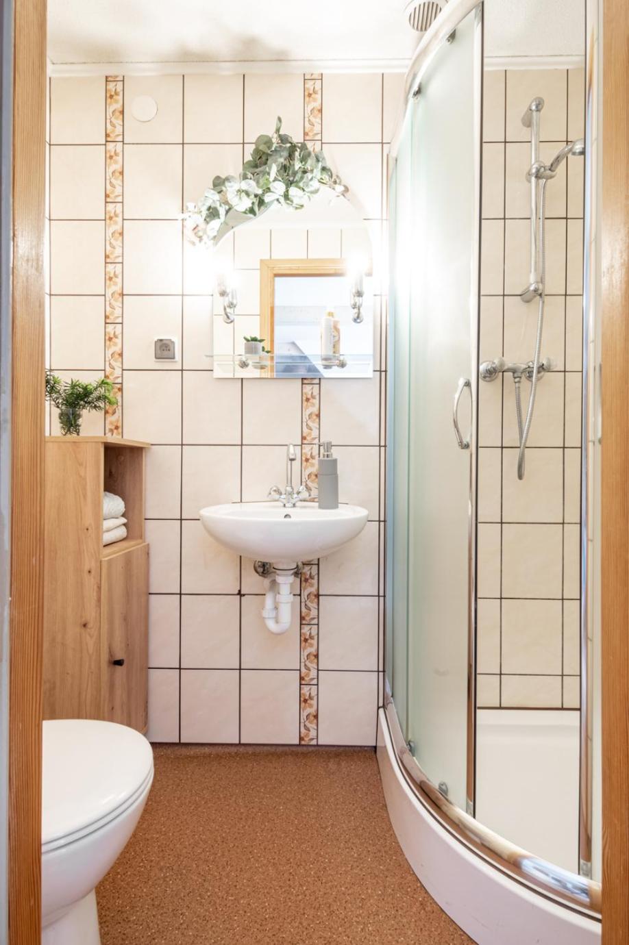 Double Room - Photo 6