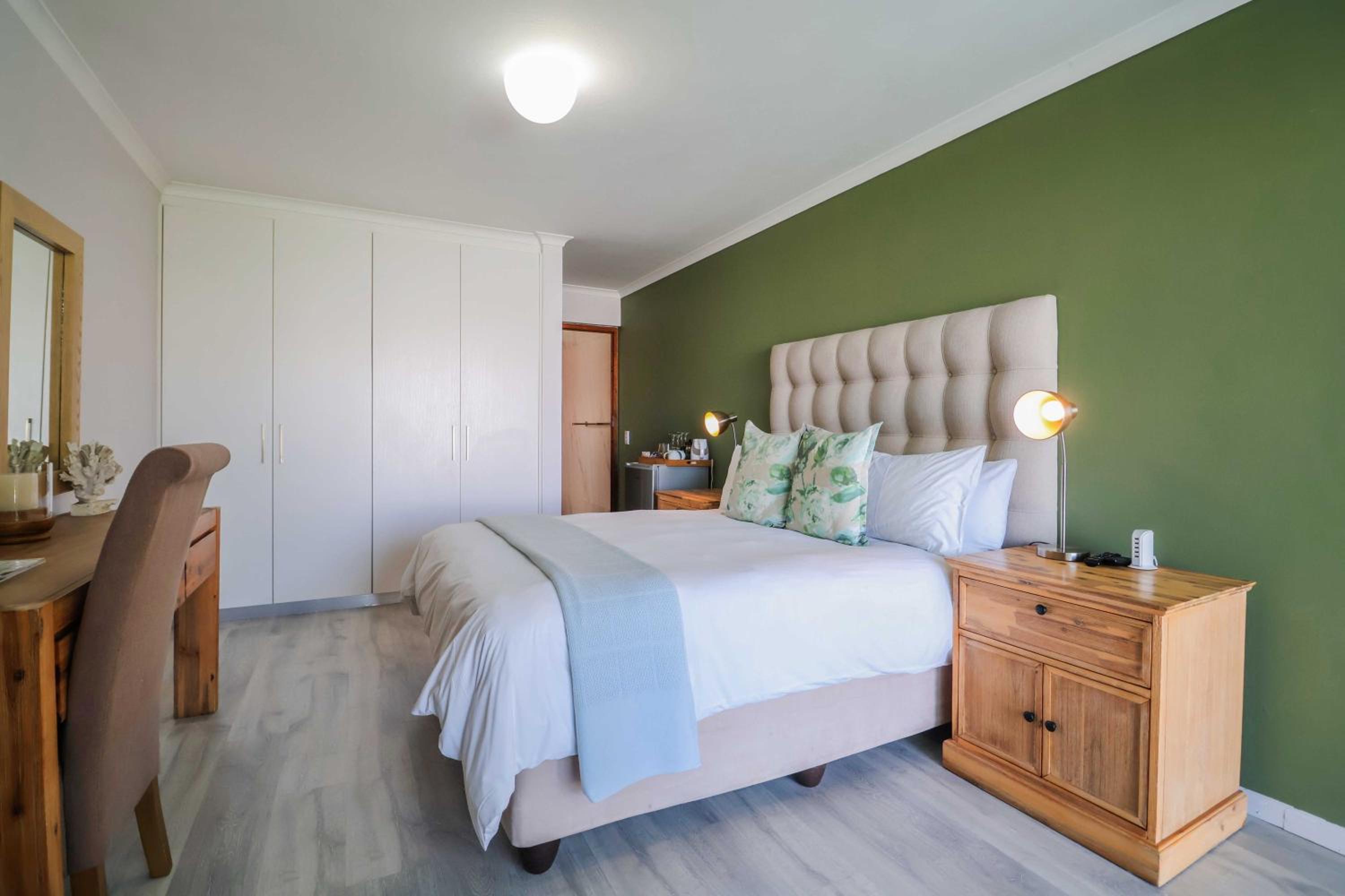 Queen Room with Sea View - Photo 24