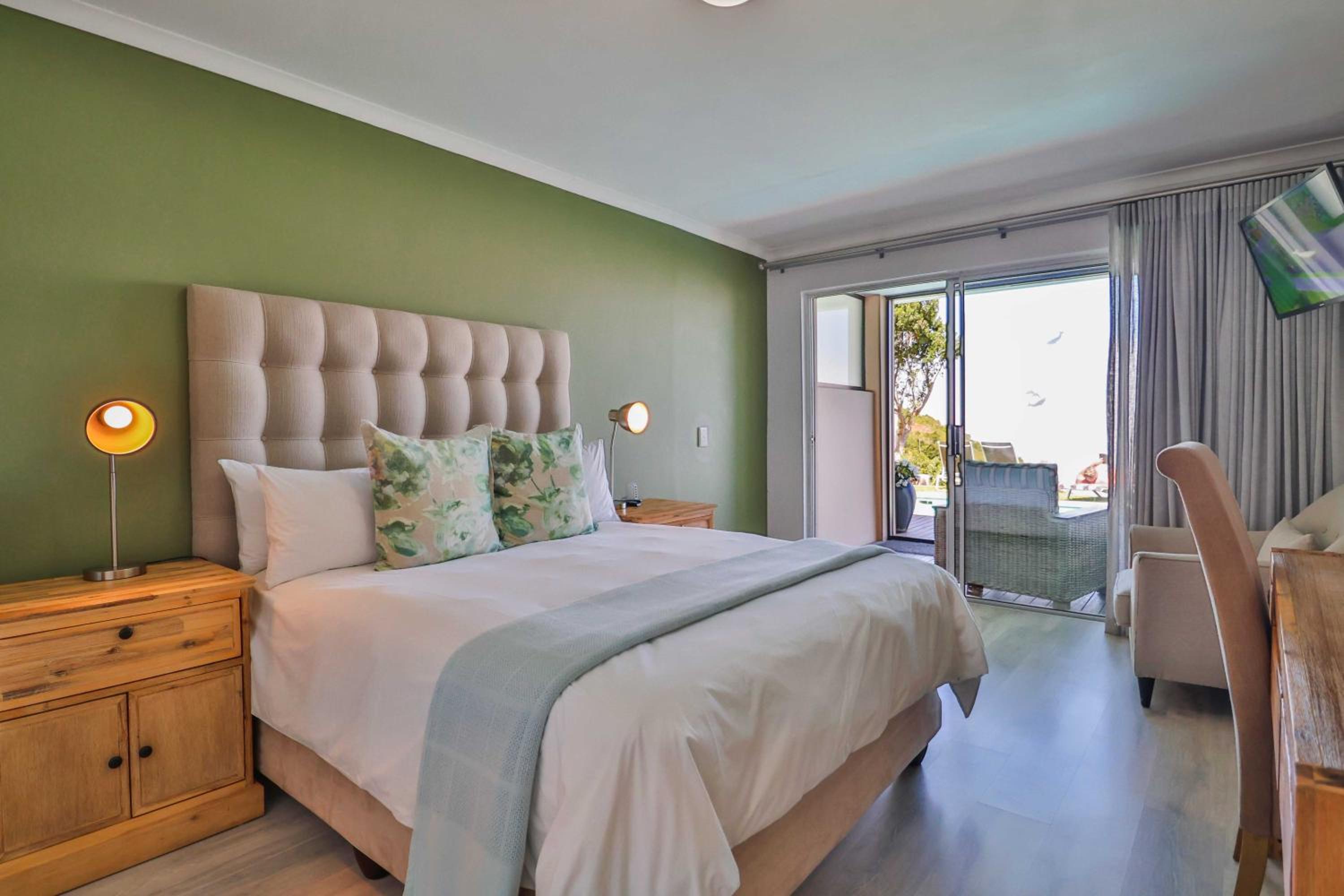 Queen Room with Sea View - Photo 1