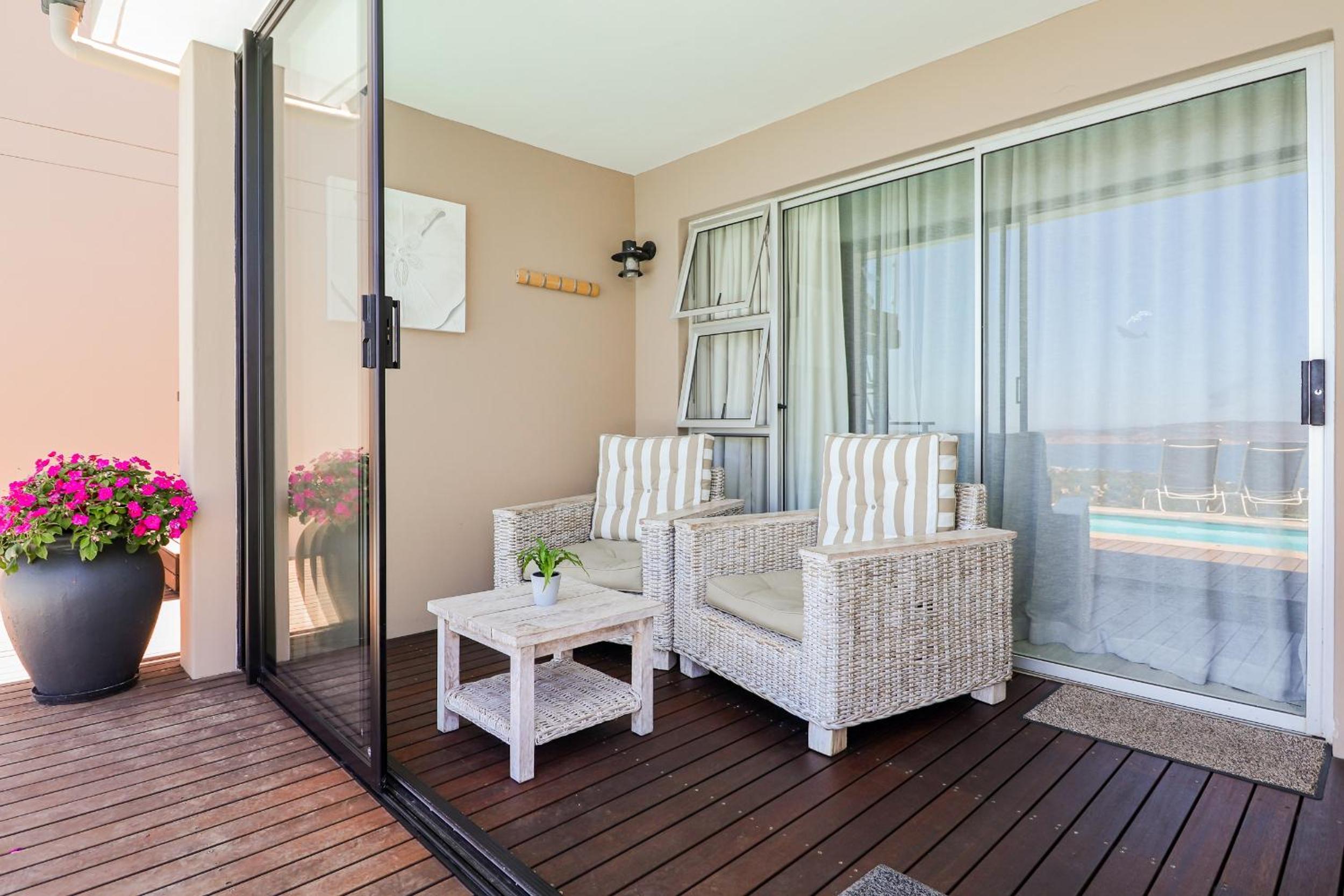 Queen Room with Sea View - Photo 20