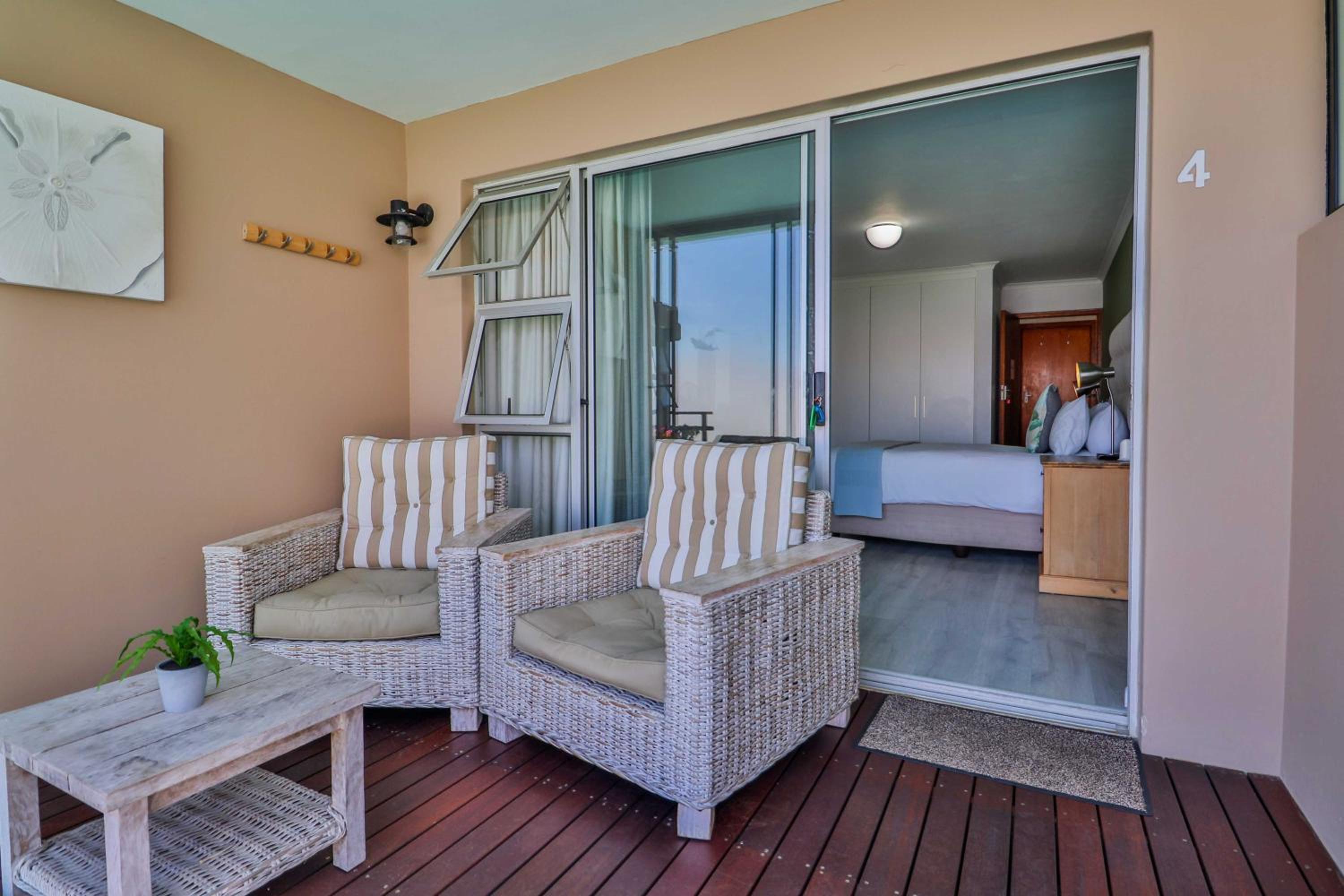 Queen Room with Sea View - Photo 19