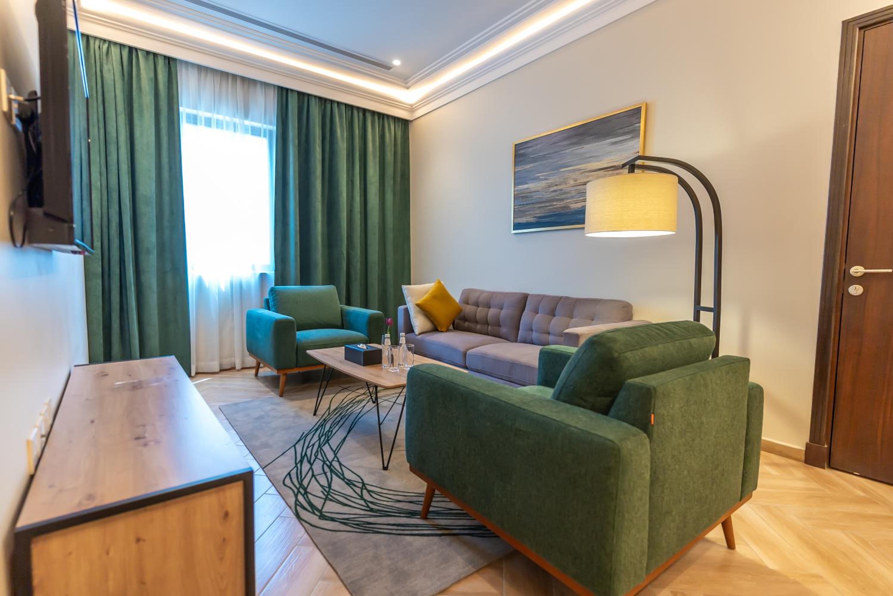 Executive Suite thumbnail 6