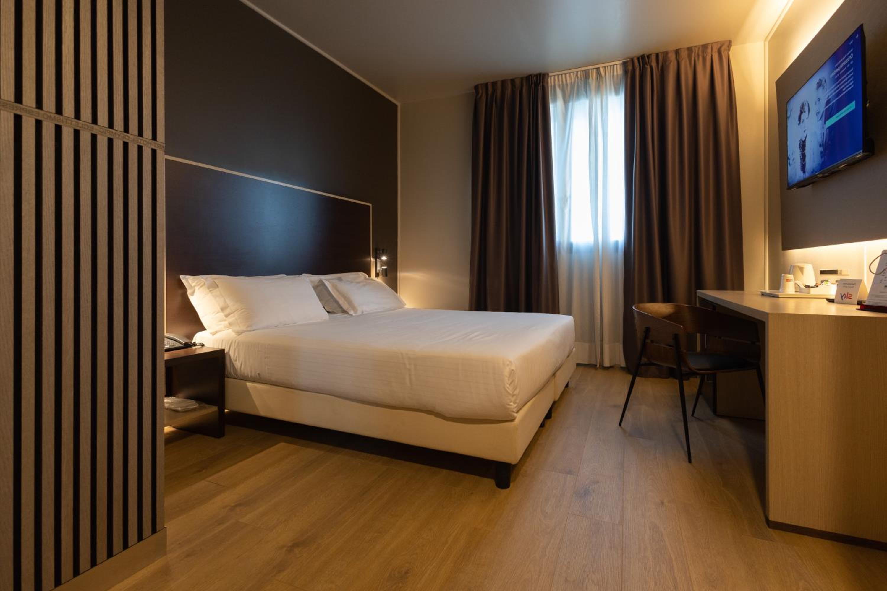 Classic Double Room (1 Adult) - Photo 7