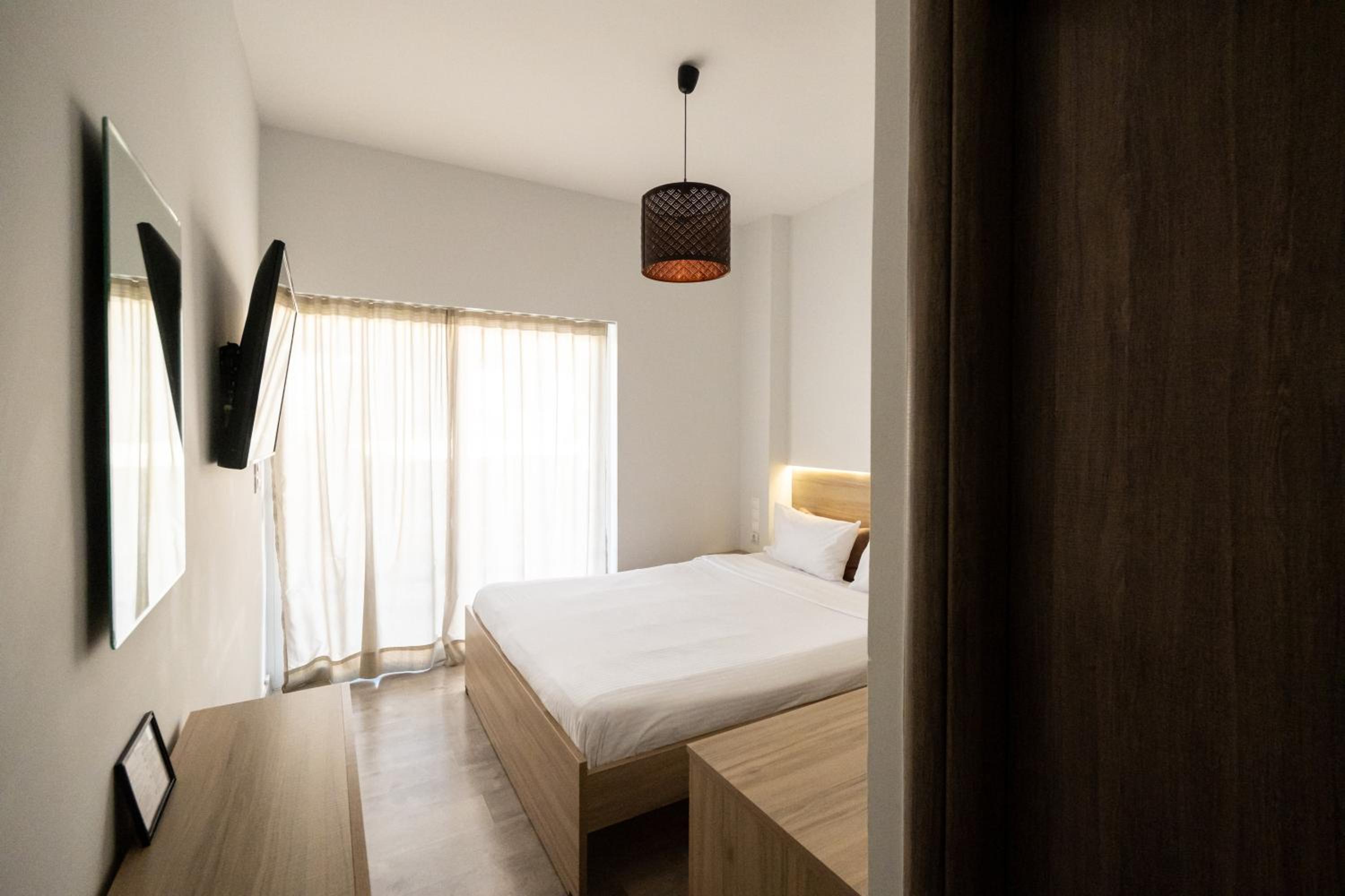Budget Double Room - Photo 17