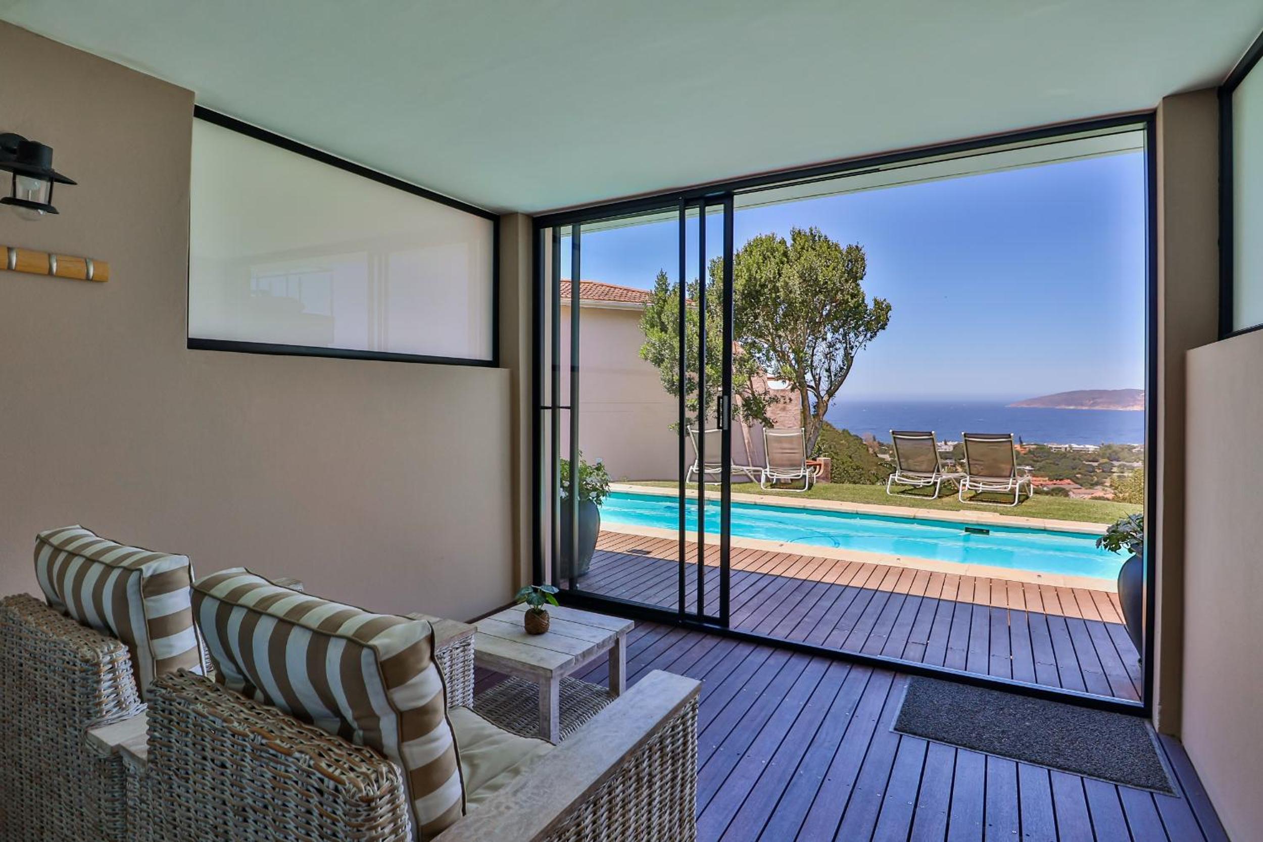 Queen Room with Sea View - Photo 12