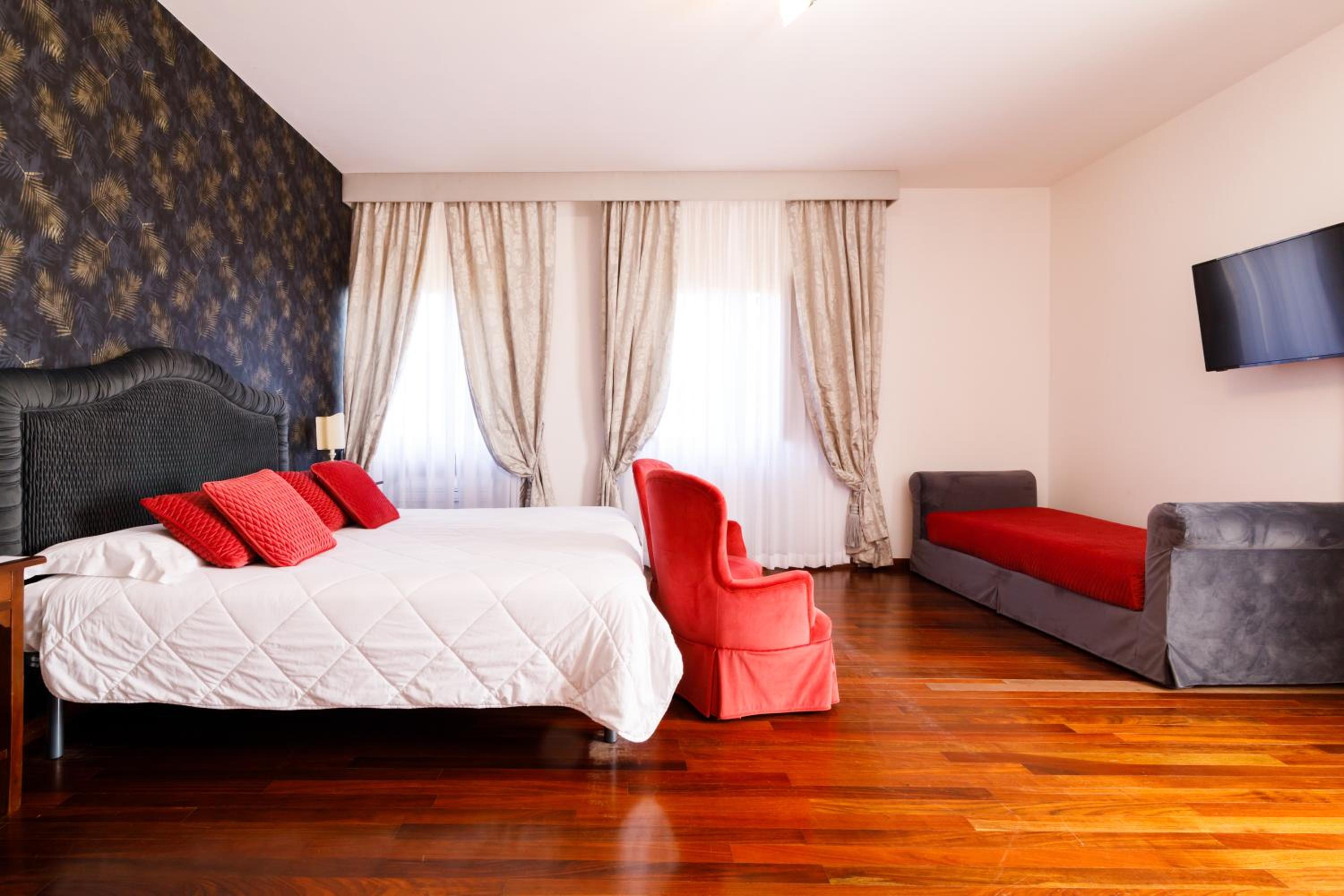Suite with Garden View photo 2