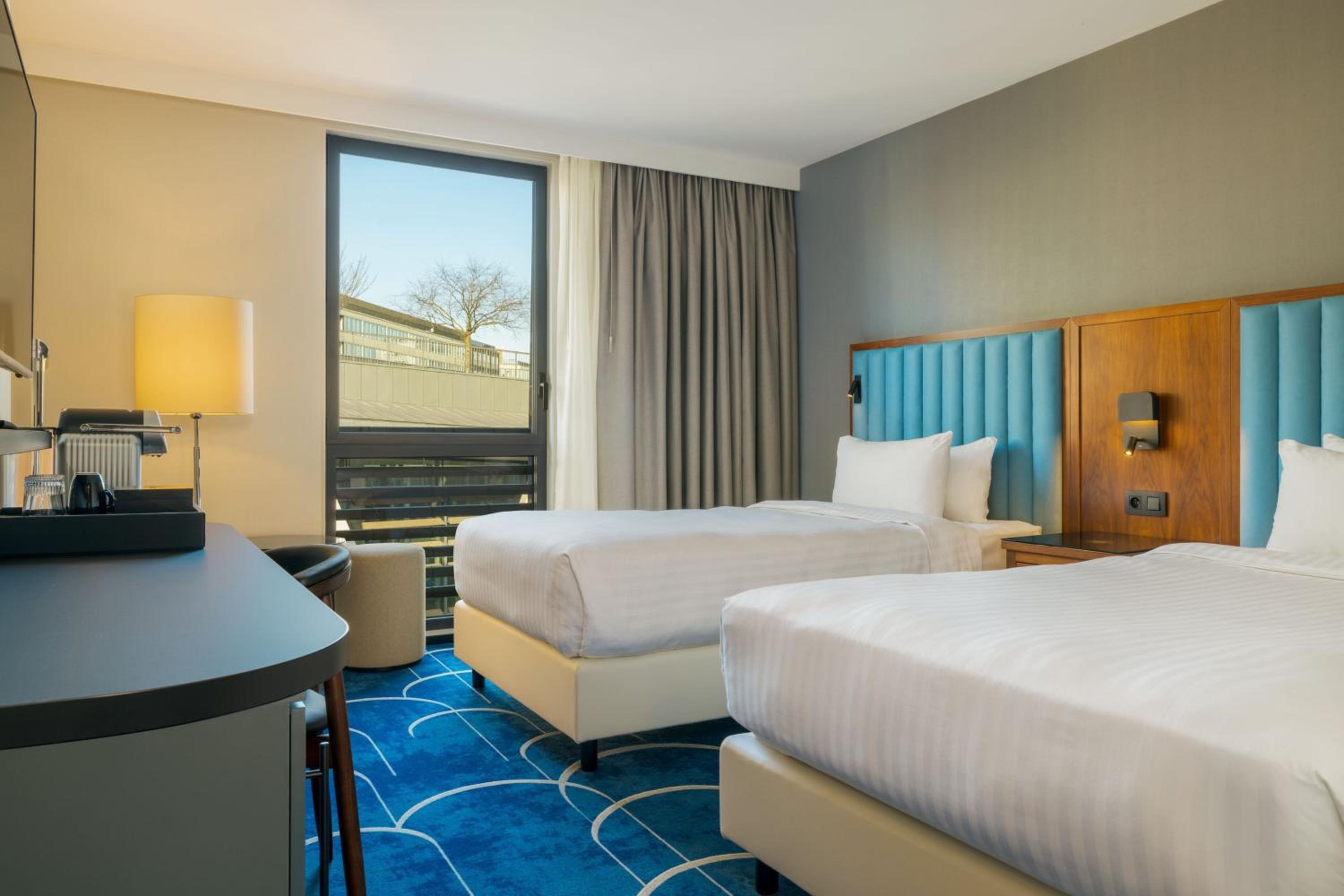 Superior Twin Room with WiFi - High Floor - Photo 1