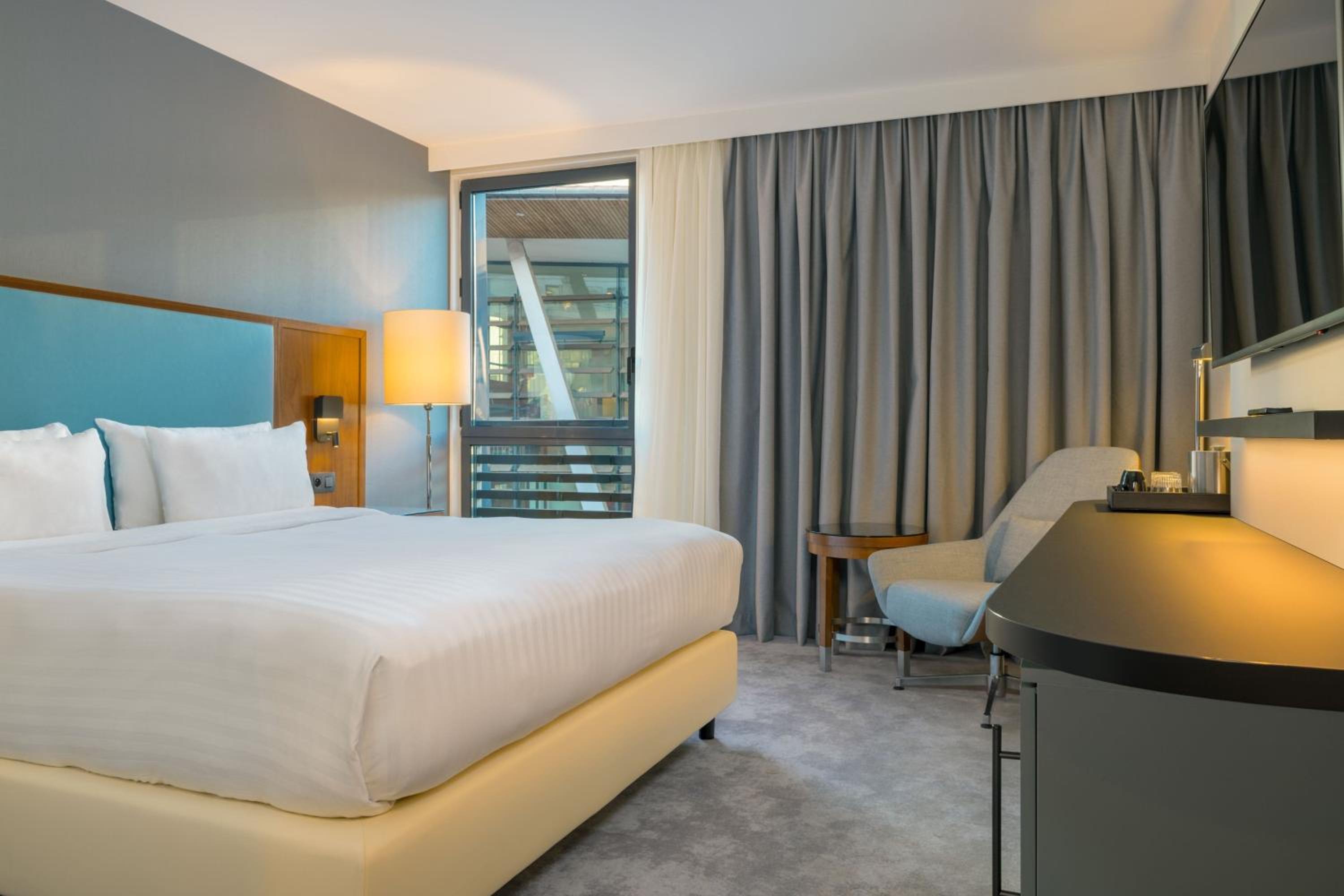 Deluxe King Room - Photo 1