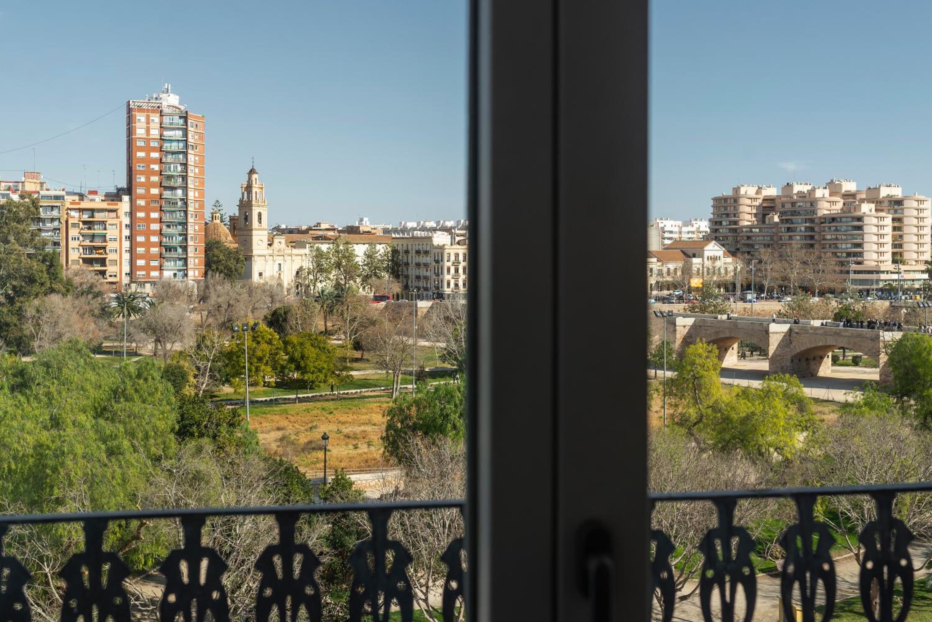 Double Room with Balcony - Photo 24