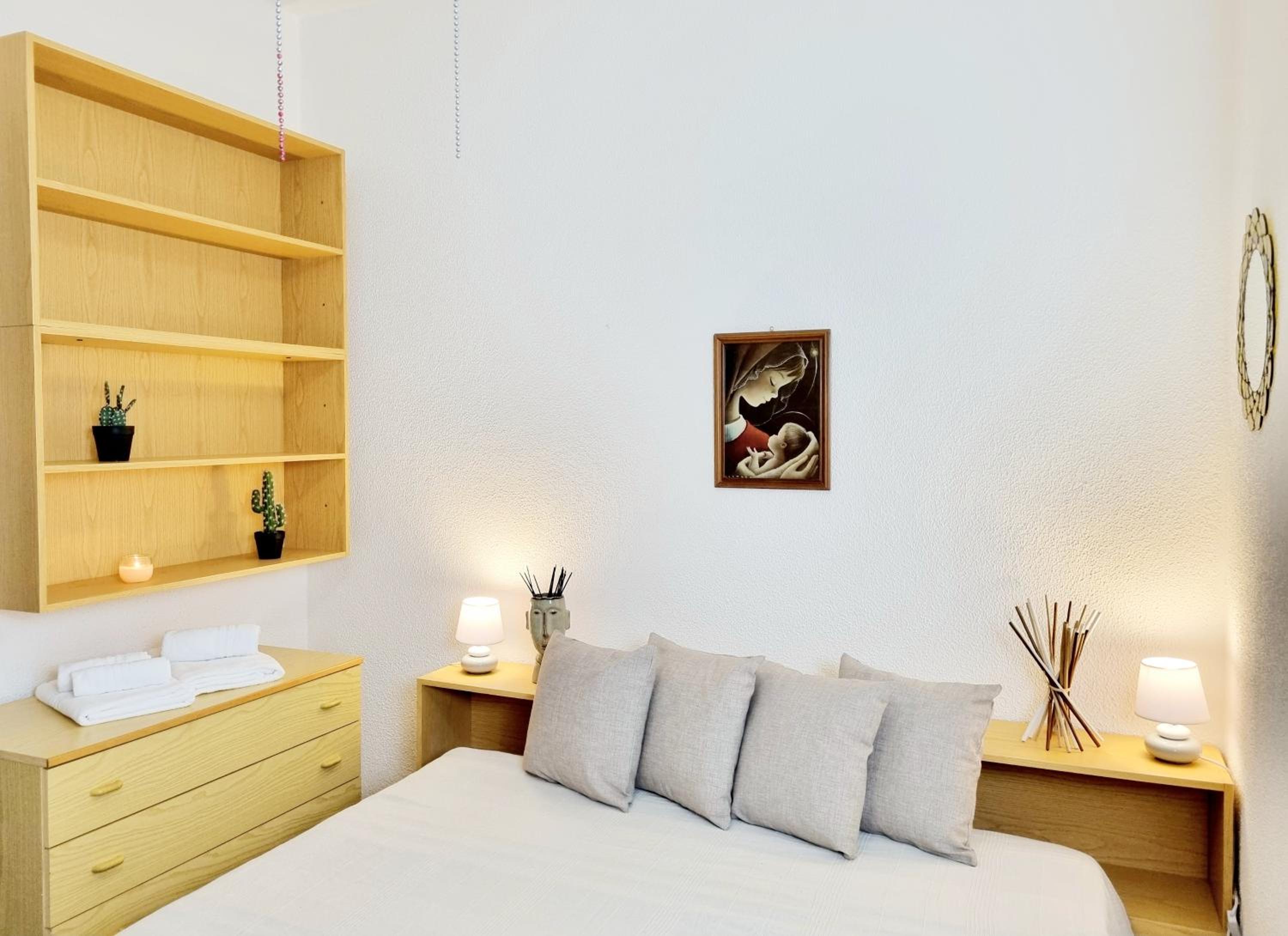 One-Bedroom Apartment photo 1