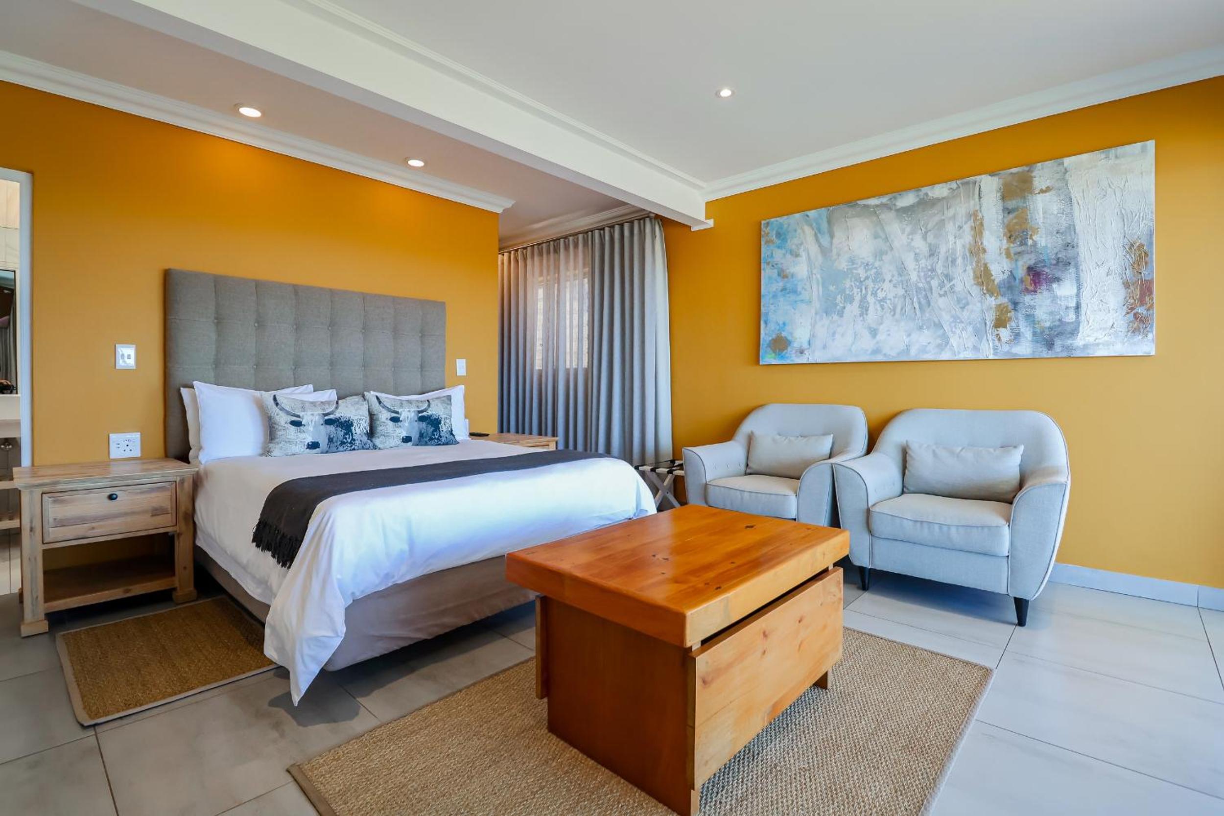 Queen Room with Balcony - Photo 1