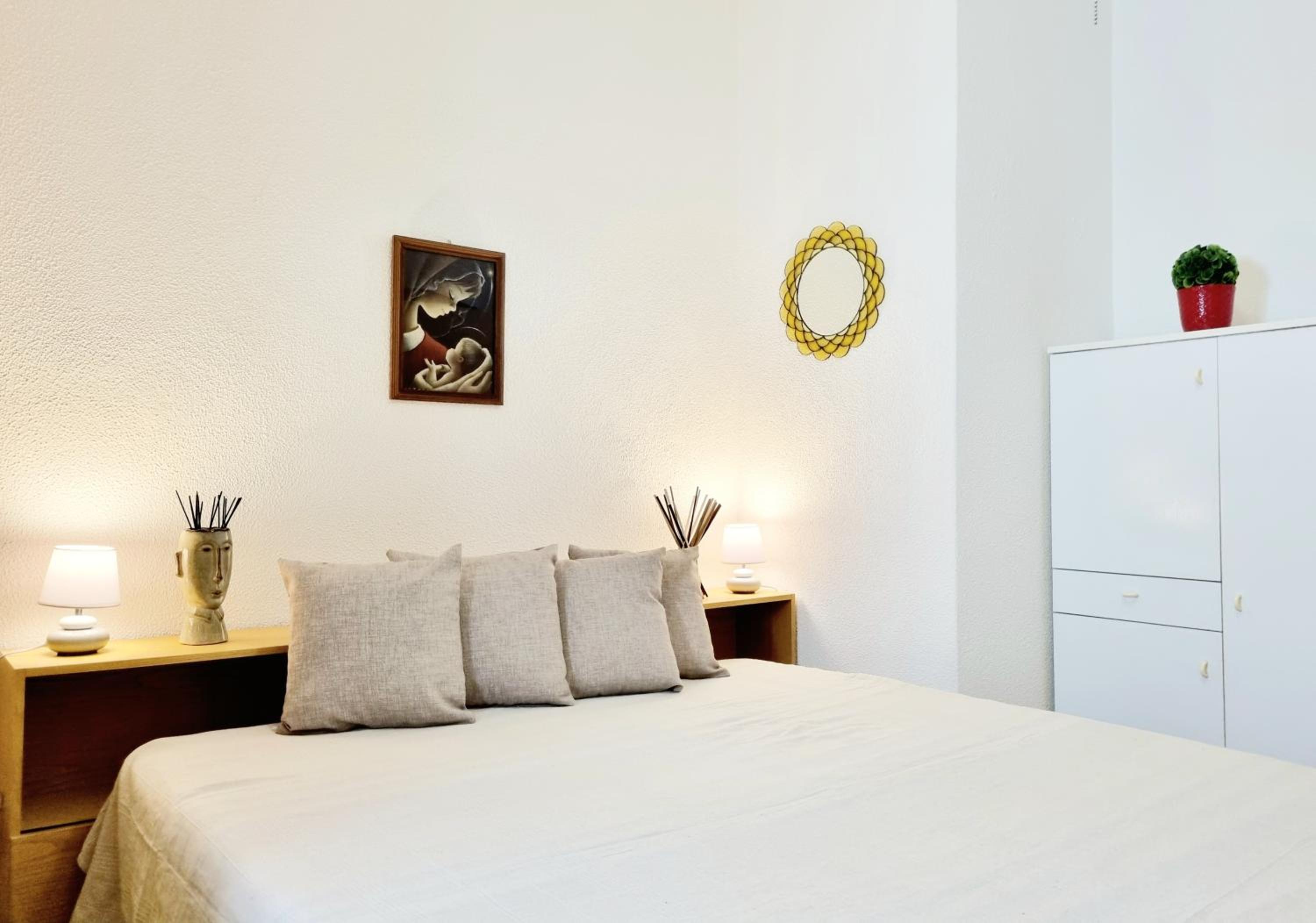 One-Bedroom Apartment photo 2