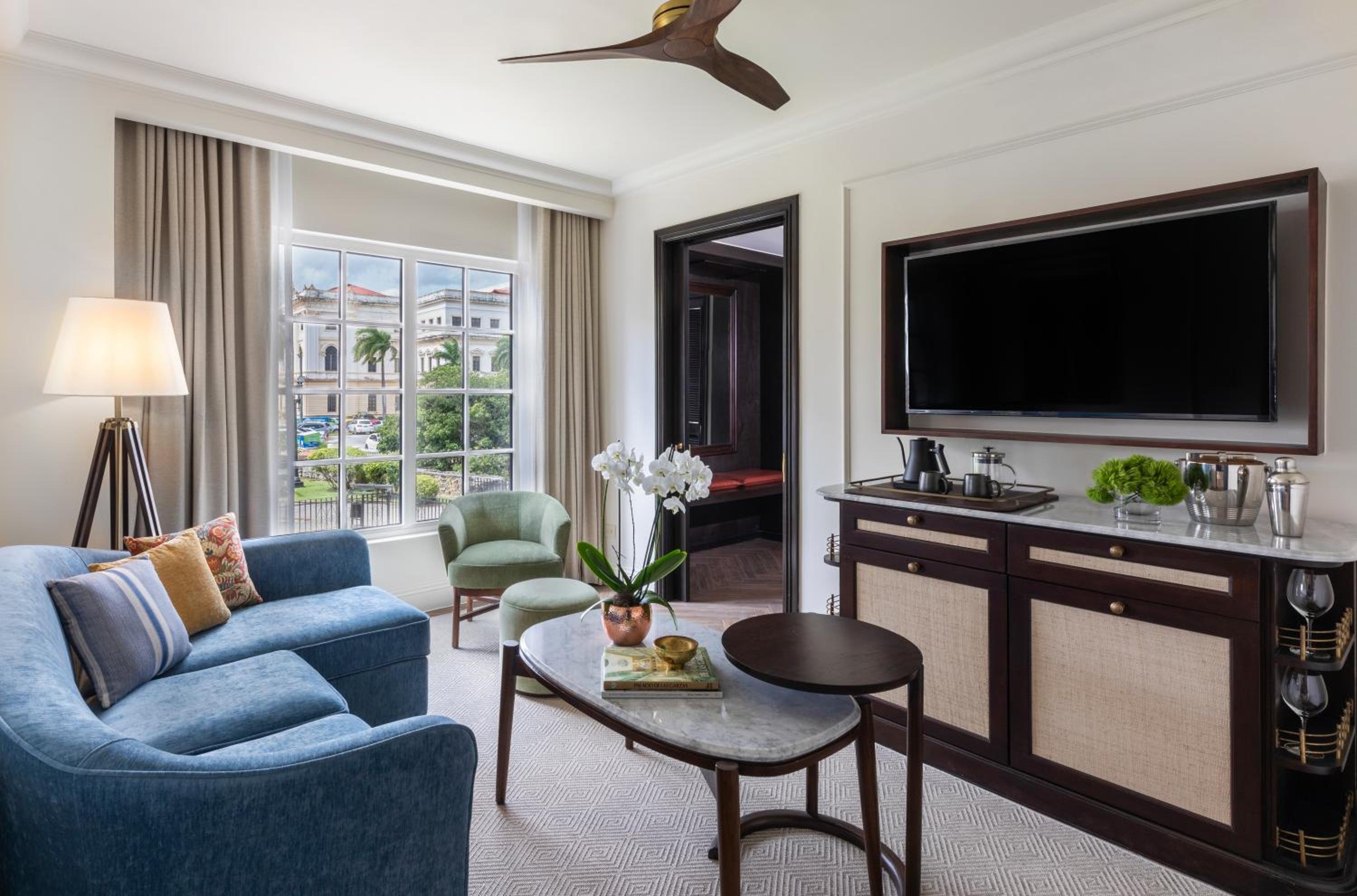 Prestige One-Bedroom King Suite - Oceanfront - Photo 2