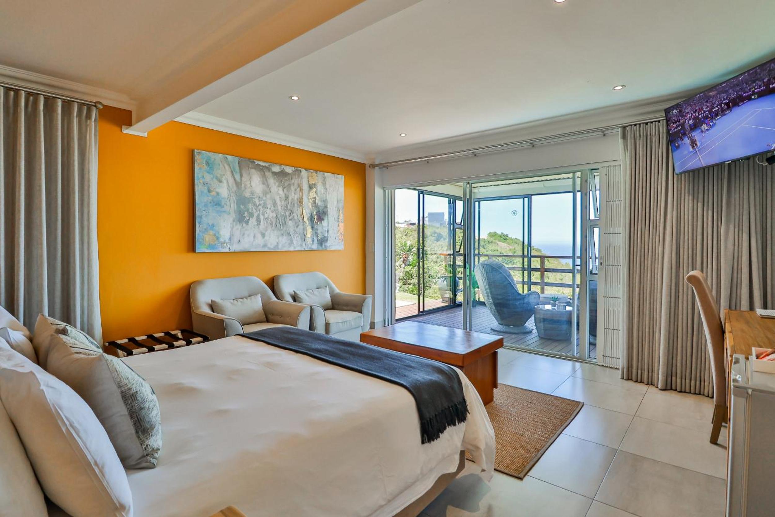 Queen Room with Balcony - Photo 19