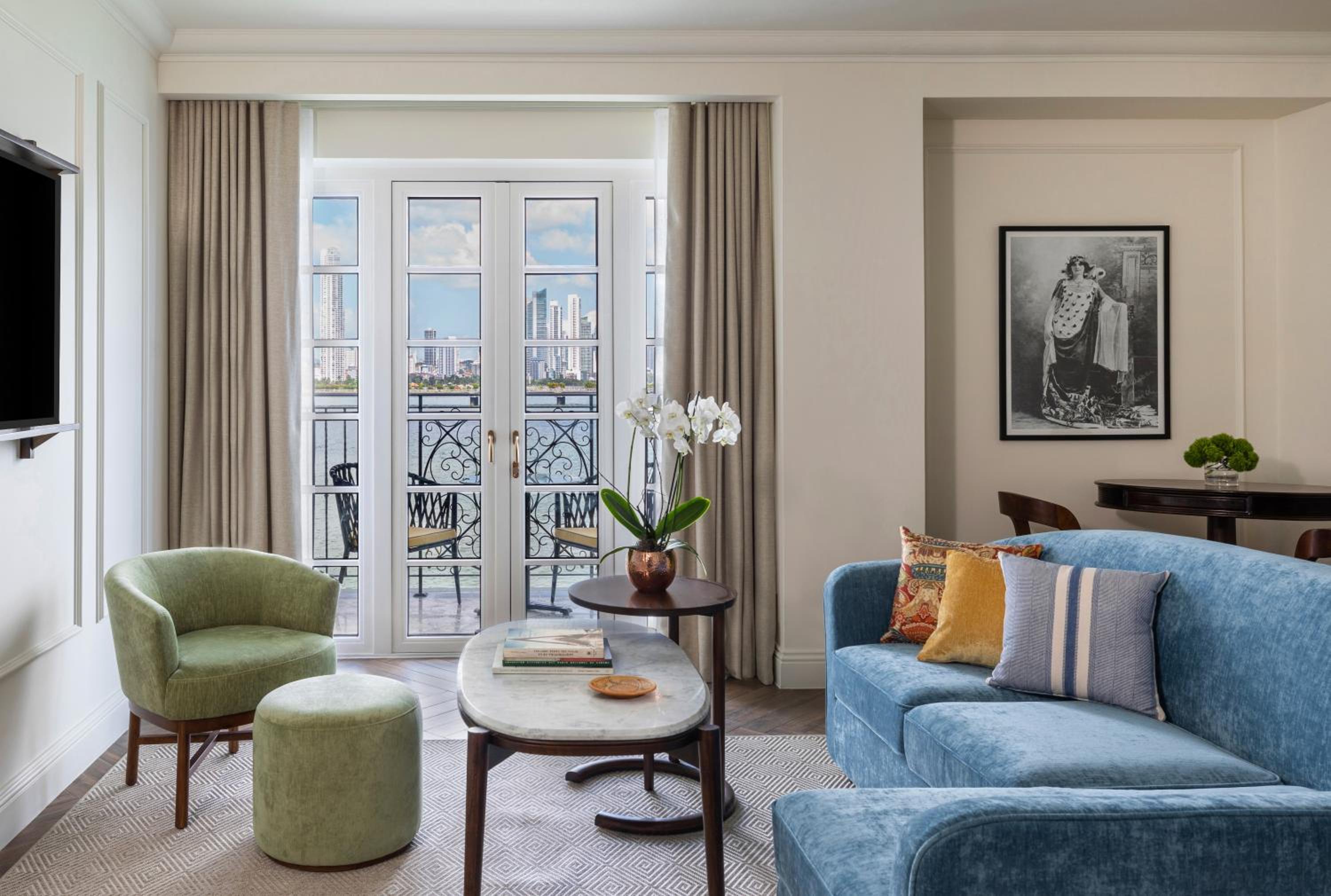 Legendary One-Bedroom King Suite with Balcony and Oceanfront - Photo 3