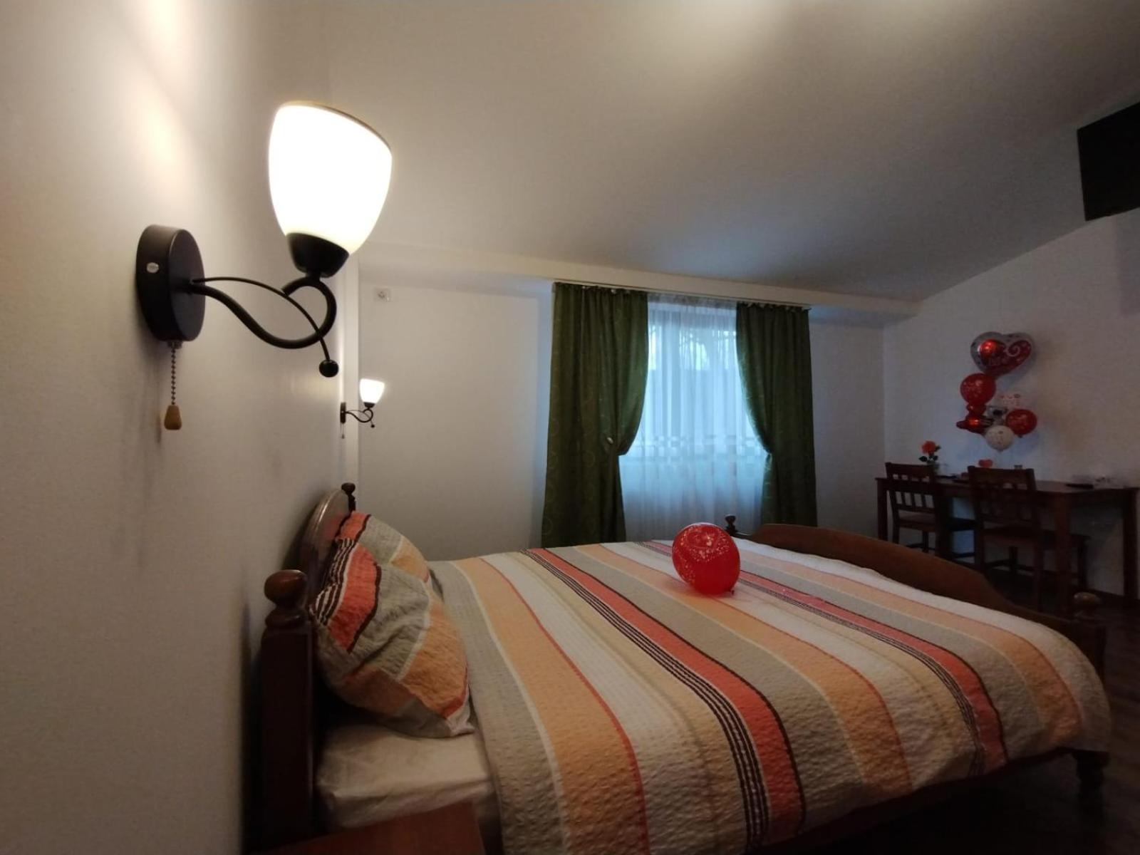 Double Room with Private Bathroom - Photo 10