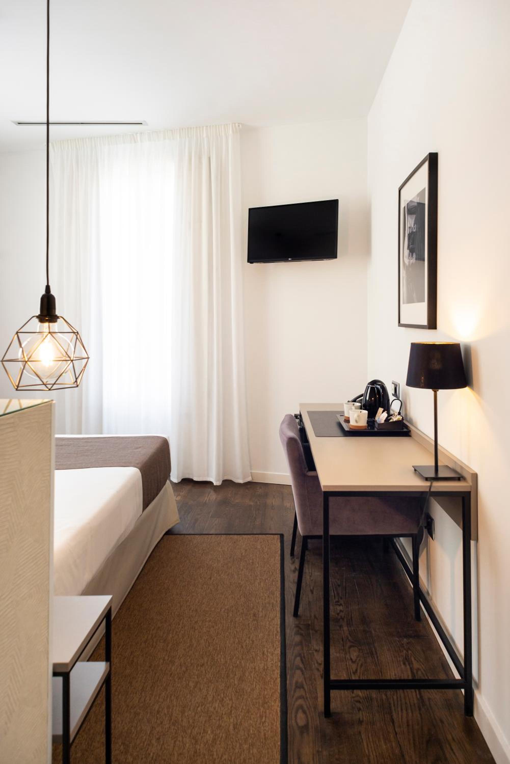 Double Room with Balcony - Photo 1