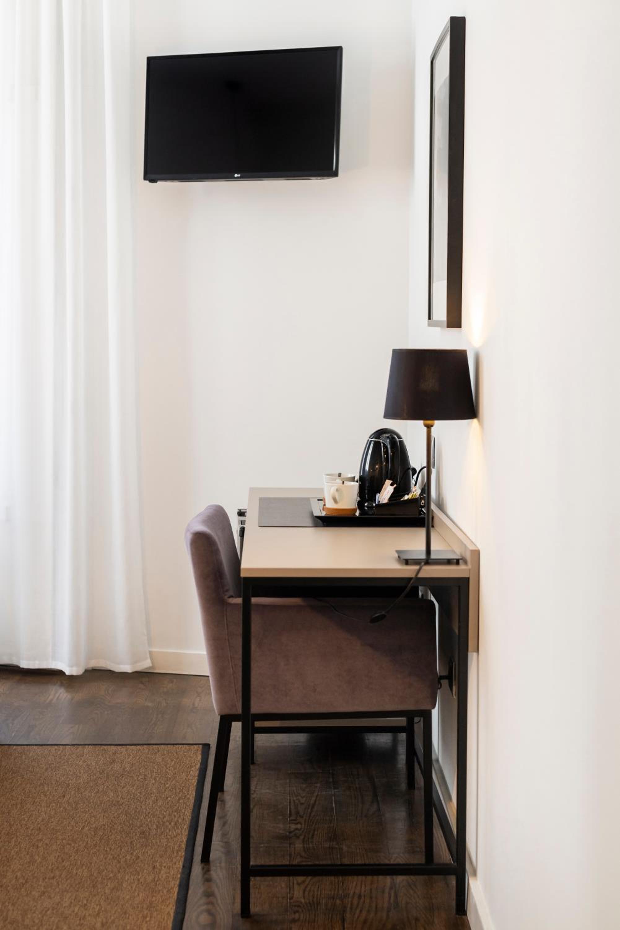 Double Room with Balcony - Photo 35