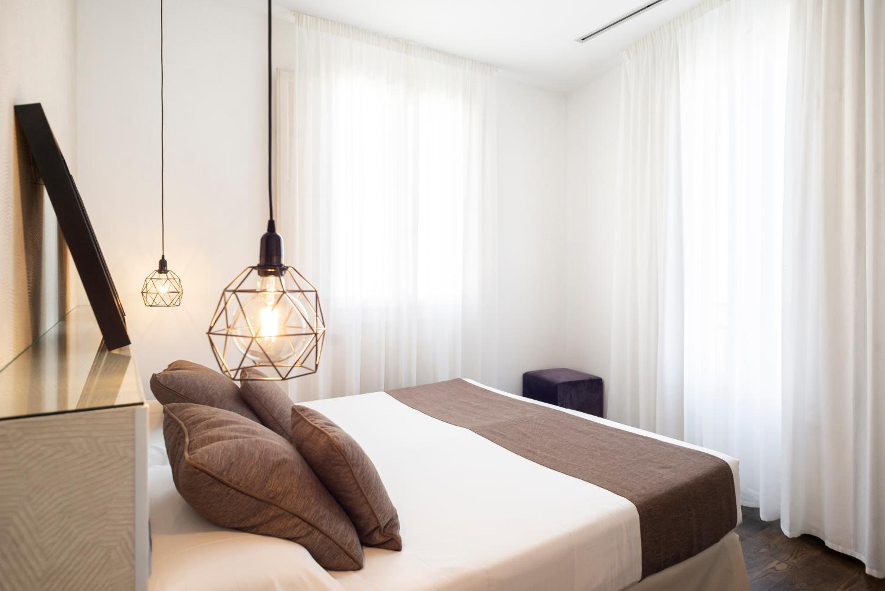 Double Room with Balcony - Photo 31