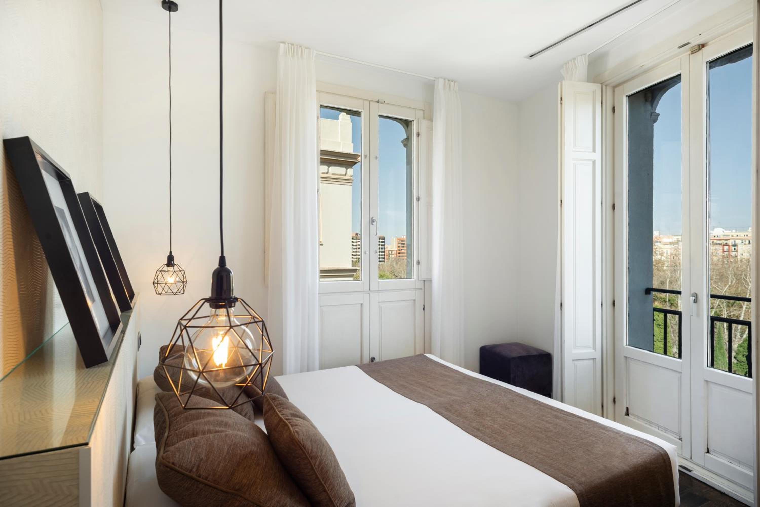 Double Room with Balcony - Photo 2