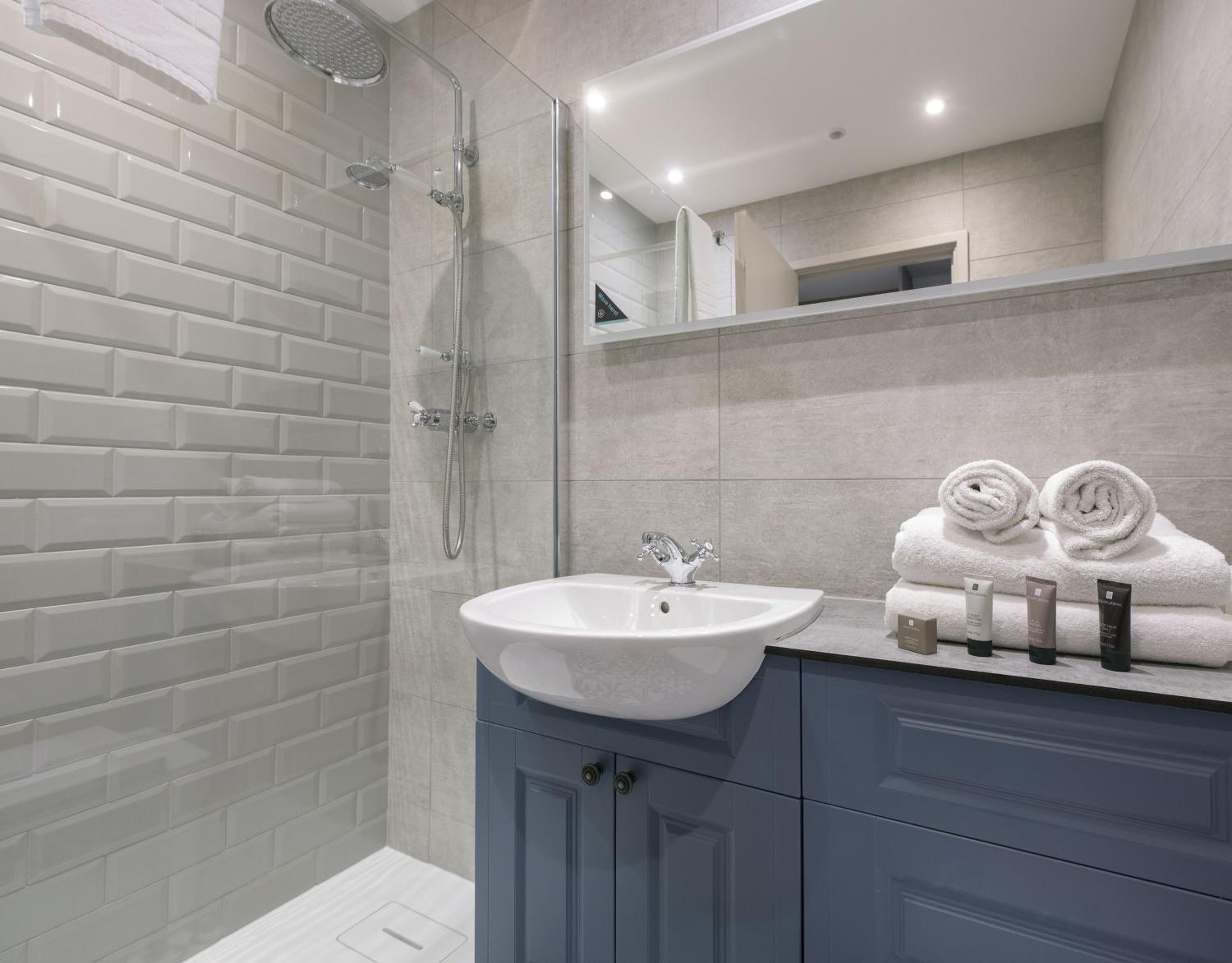 Standard Double or Twin Room with Sea View - Photo 4