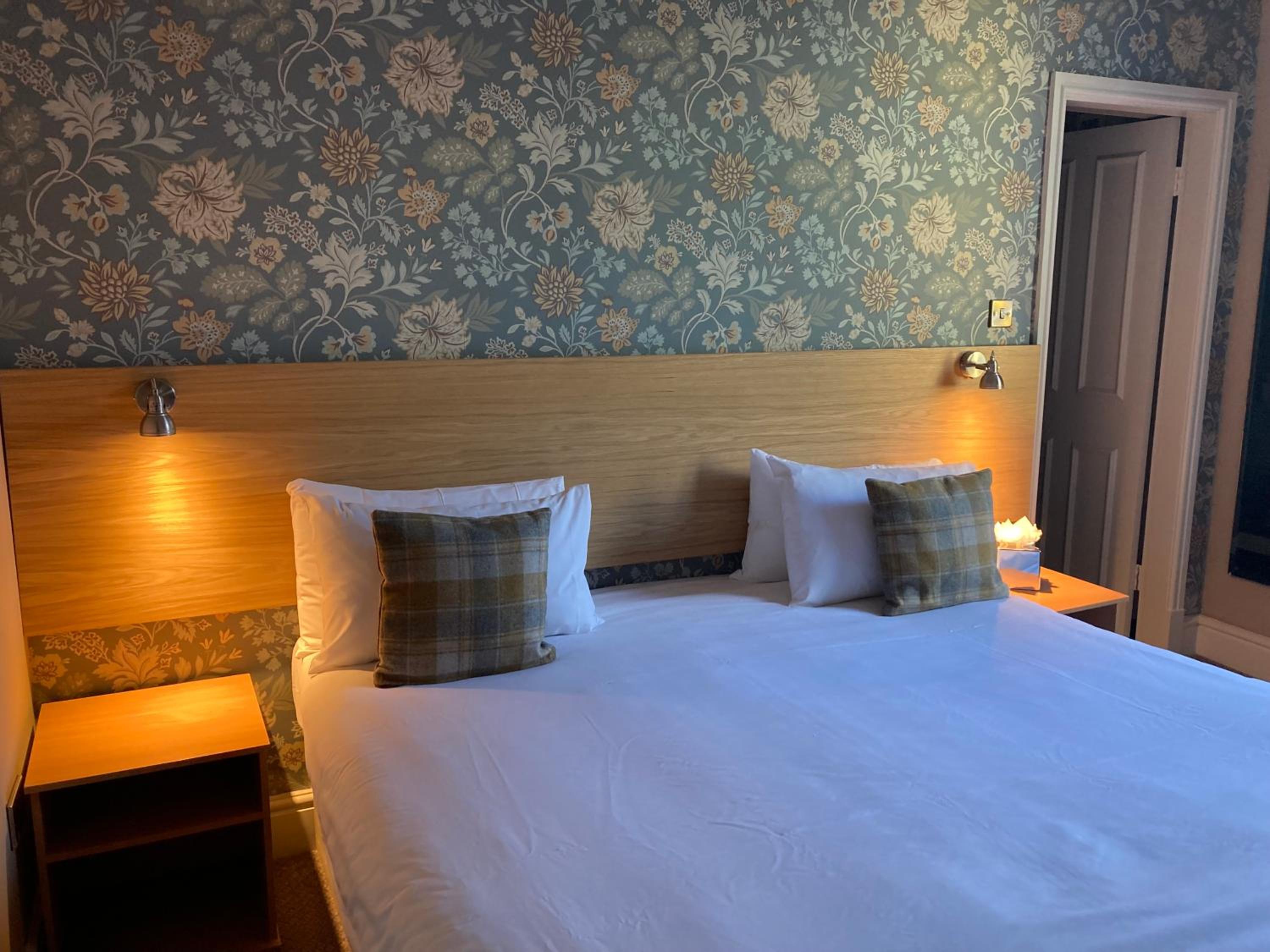 Double or Twin Room with Bathroom photo 2