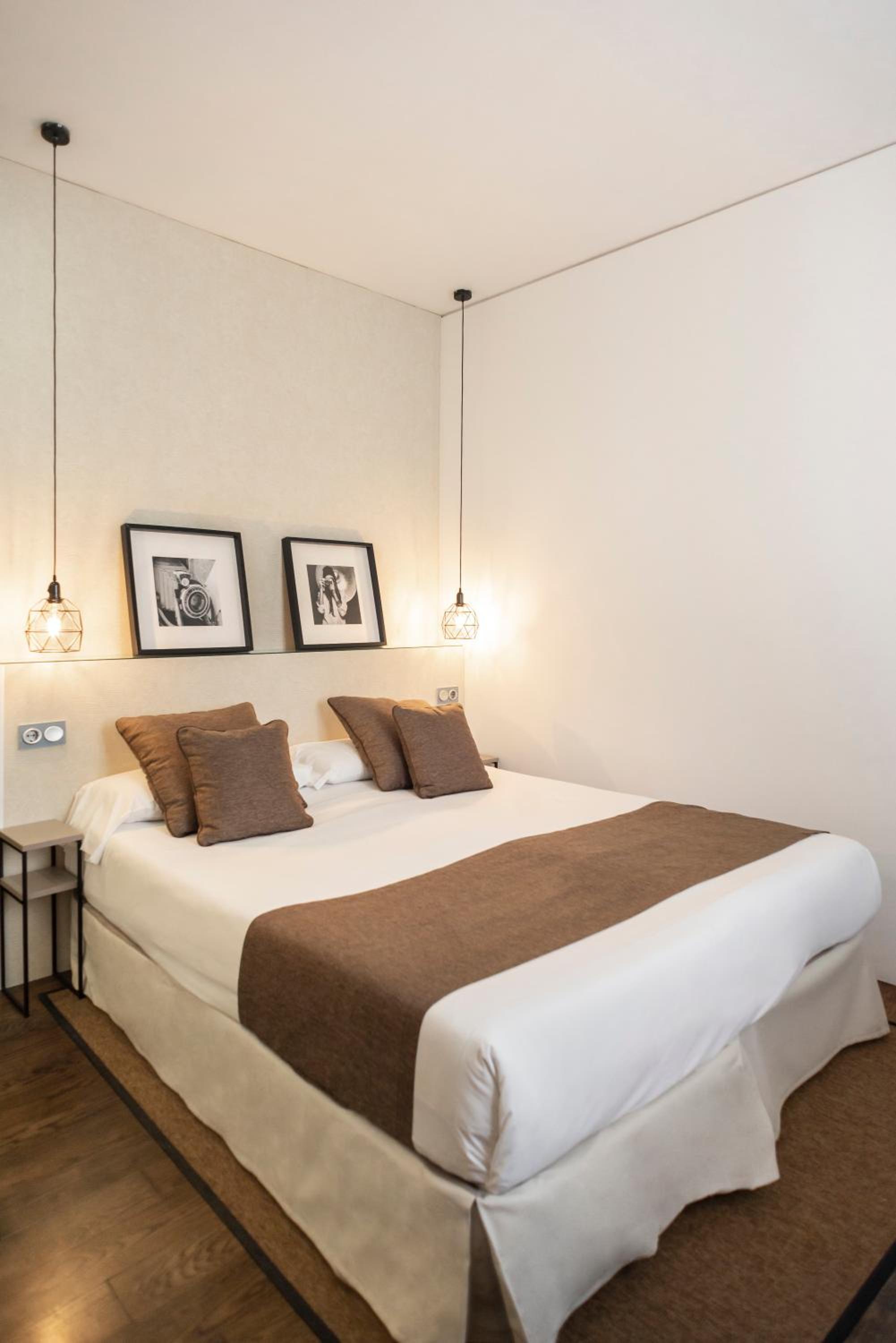 Double Room - Photo 15
