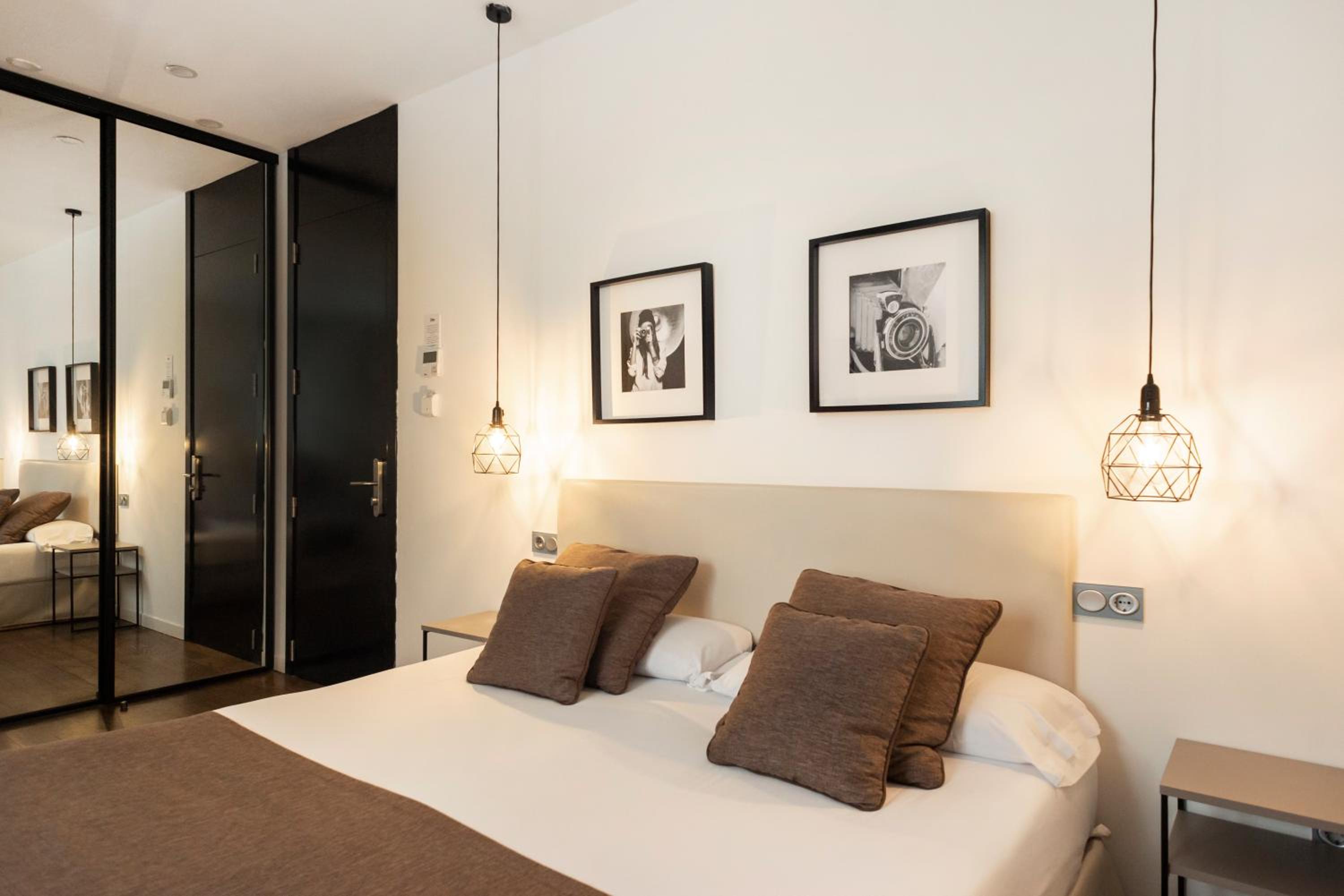 Double Room - Photo 8