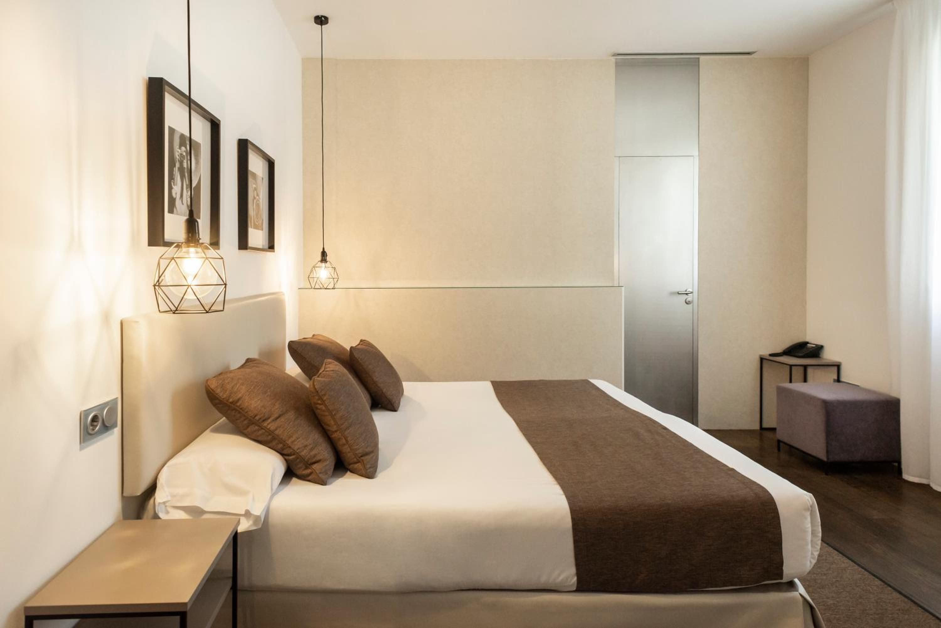 Double Room - Photo 10