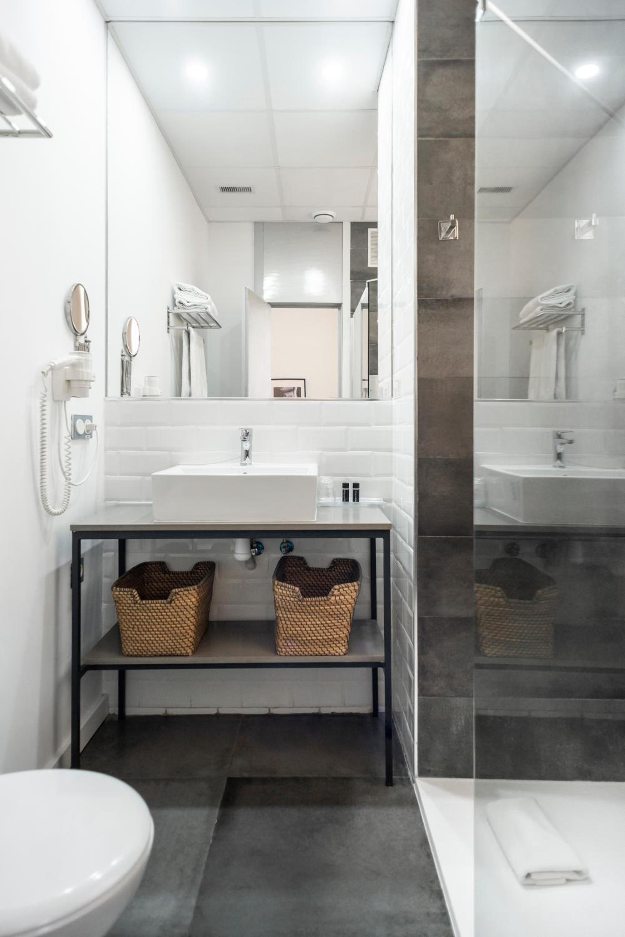 Double Room - Photo 11