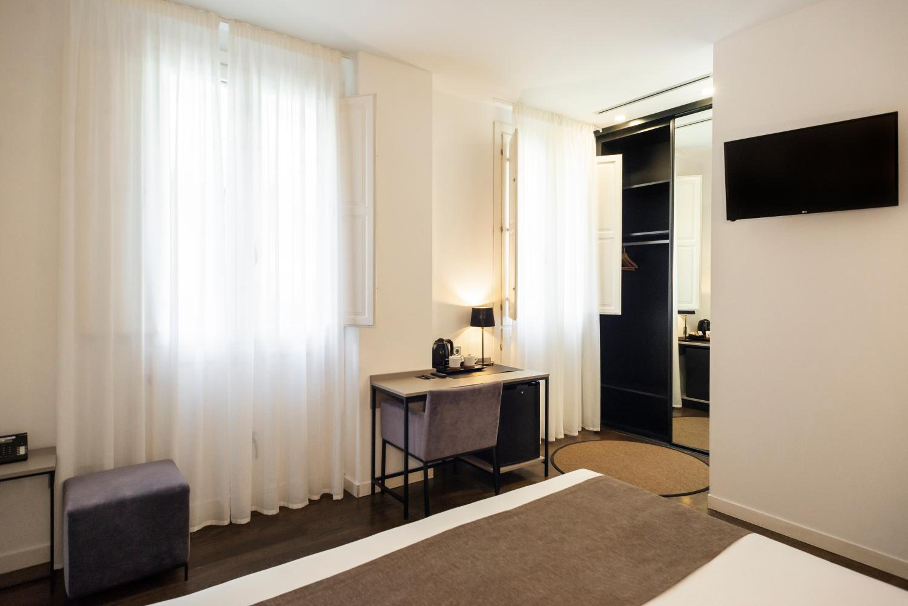 Double Room - Photo 14