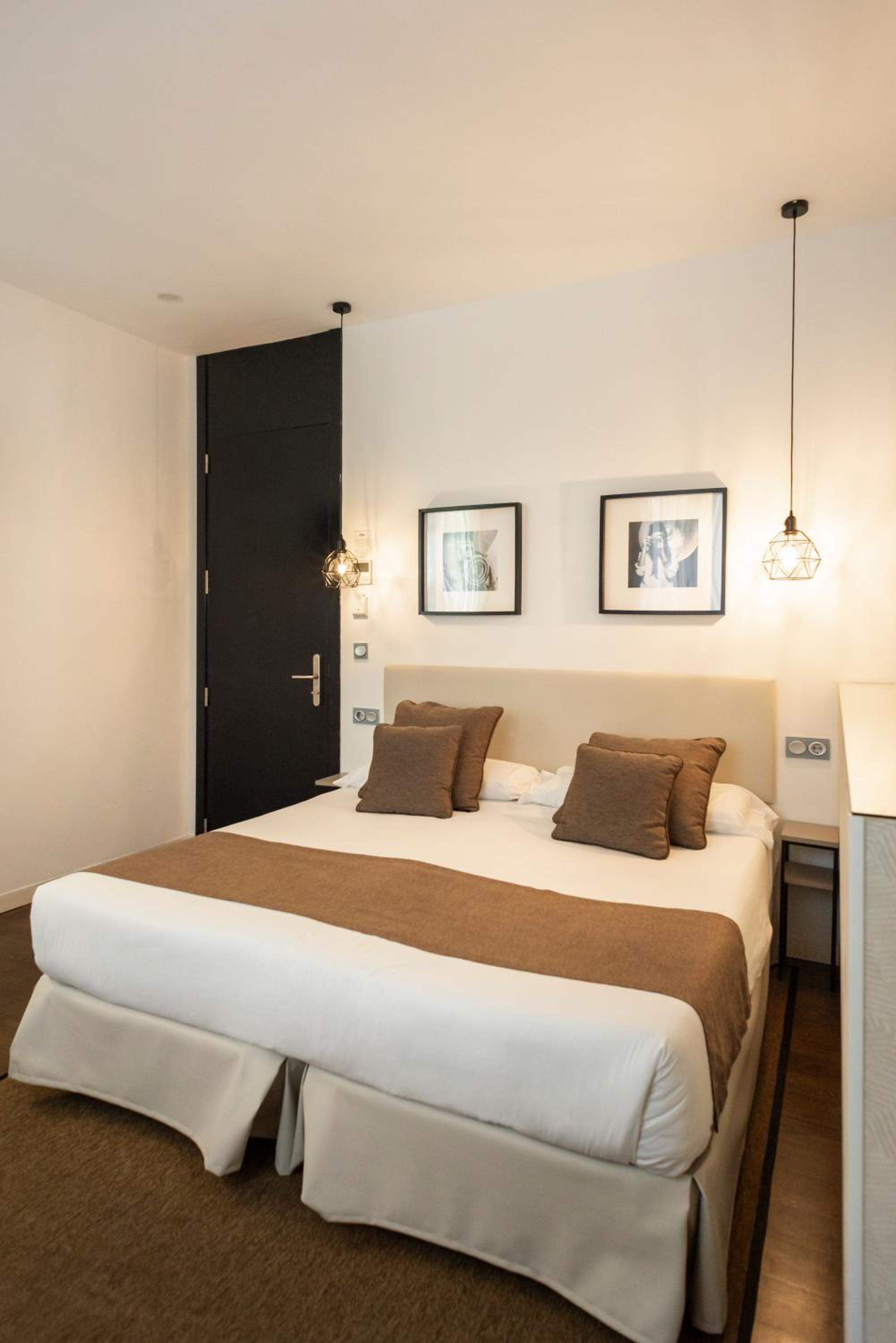 Double Room - Photo 21