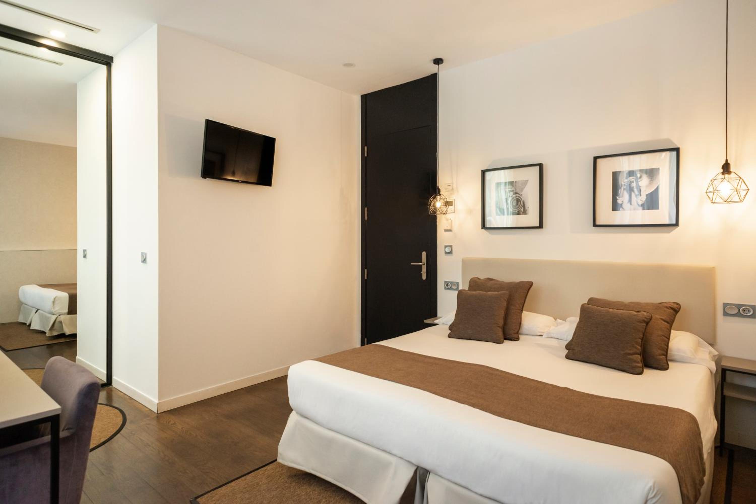 Double Room - Photo 20