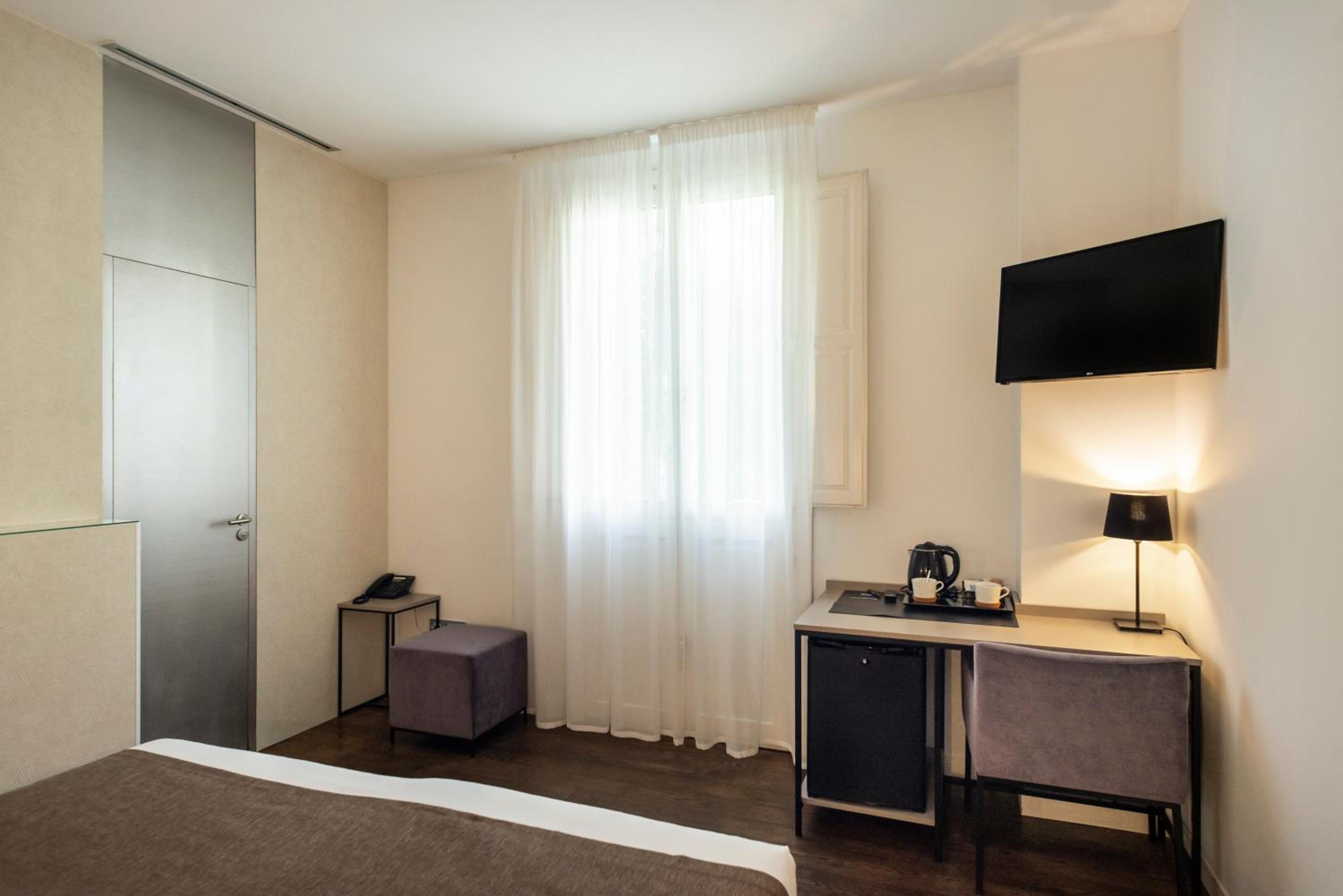 Double Room - Photo 25