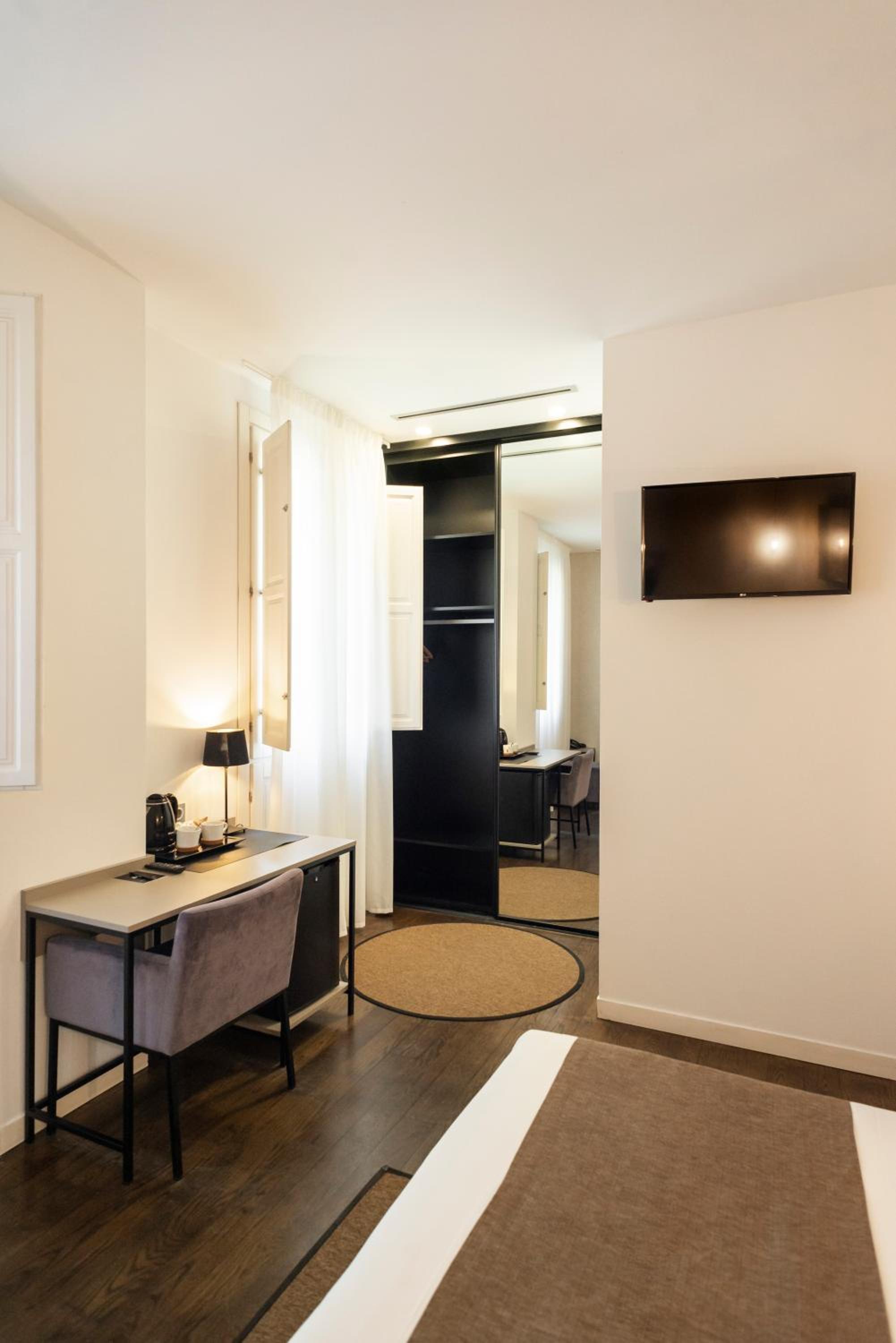 Double Room - Photo 2