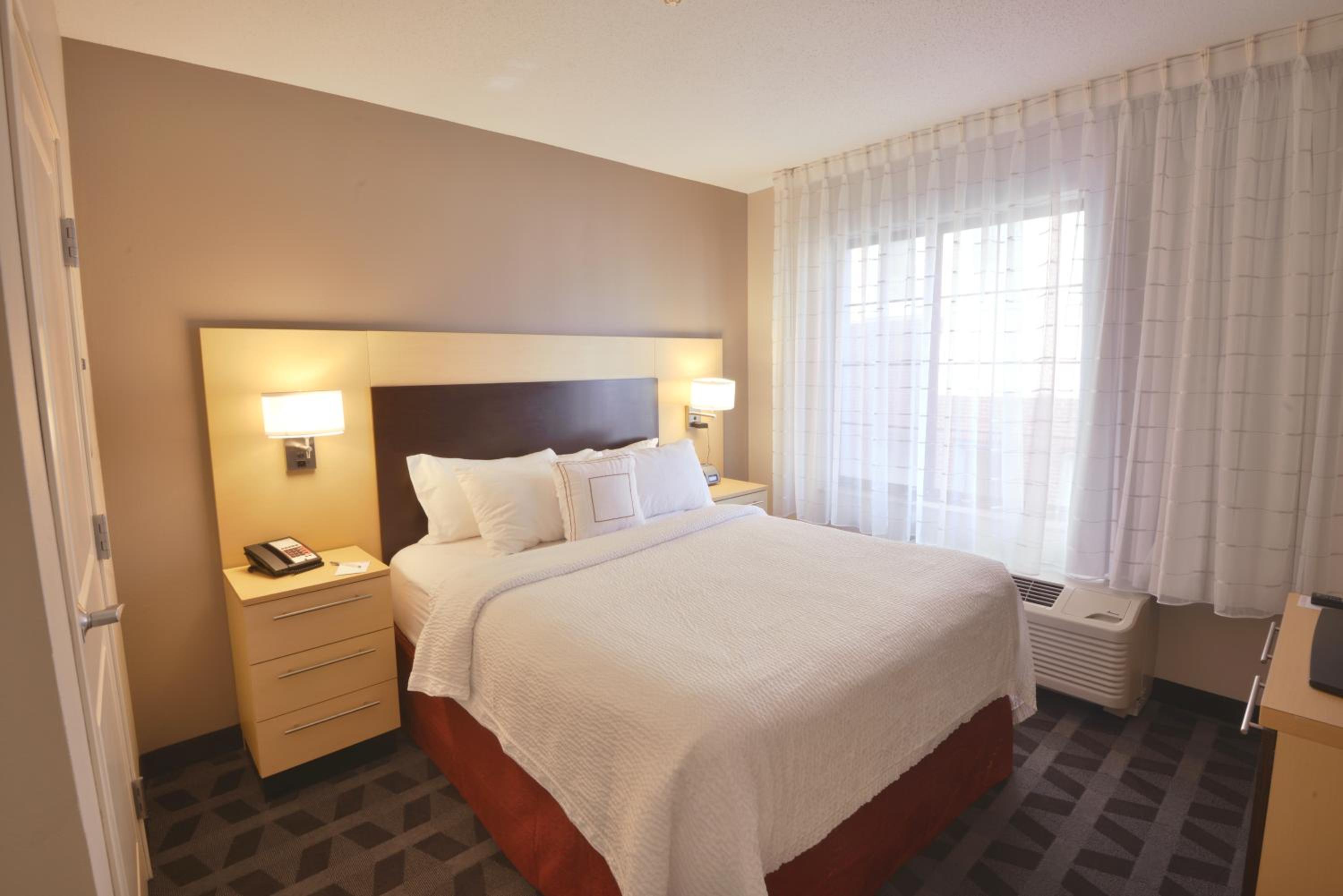 Newly Renovated One-Bedroom Queen Suite photo 1