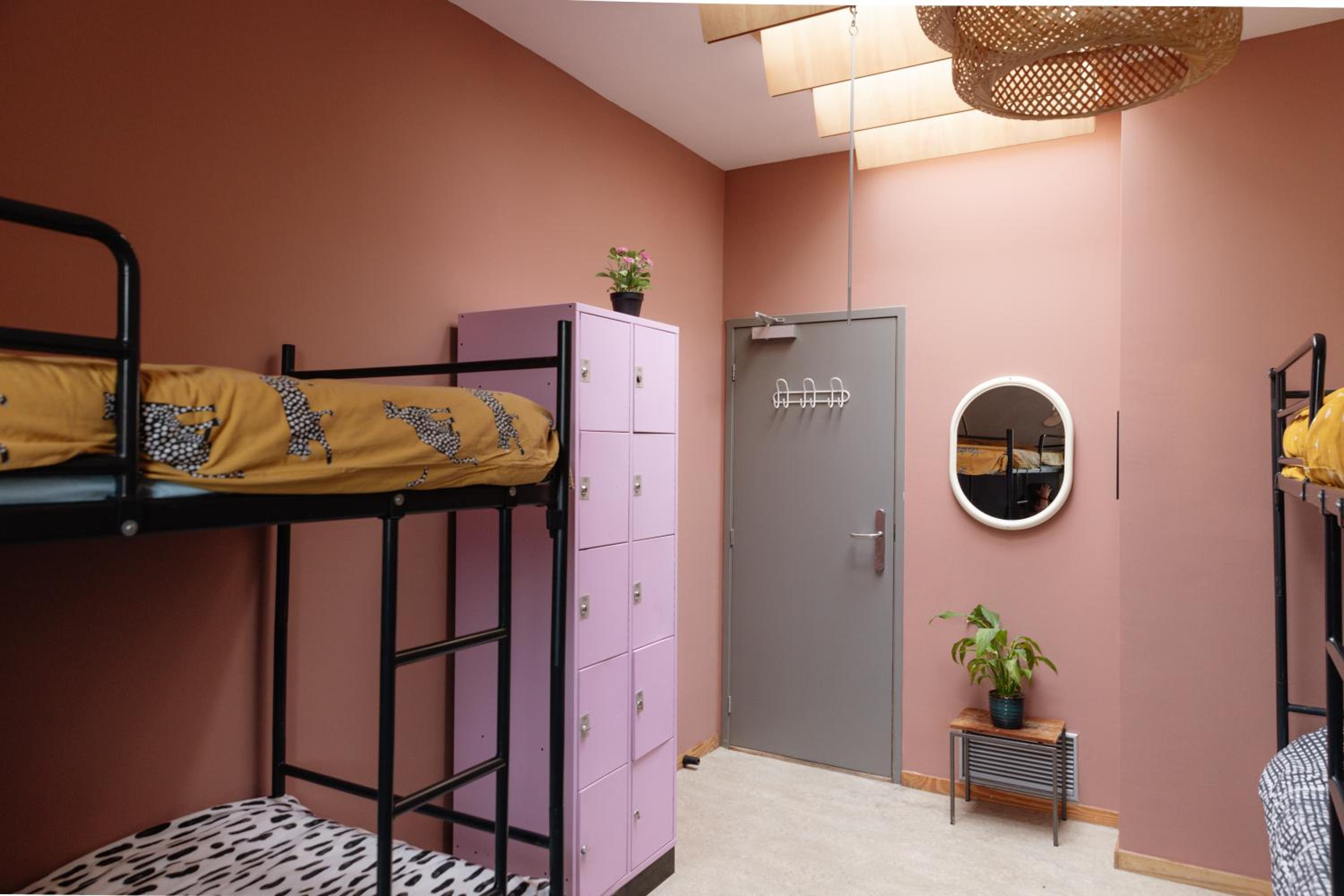 Bed in 6-Bed Dormitory Room photo 1