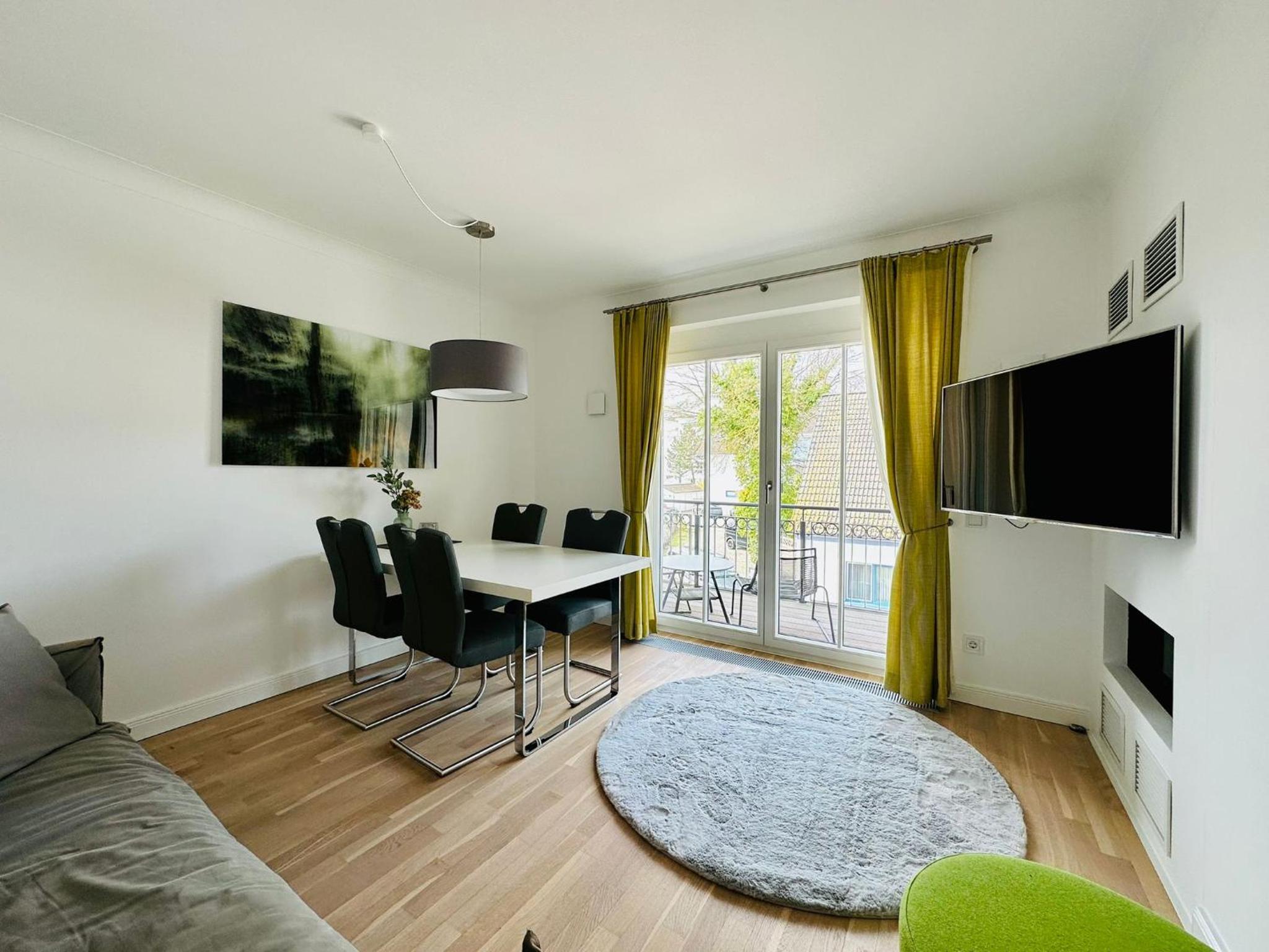 Apartment with Balcony photo 1