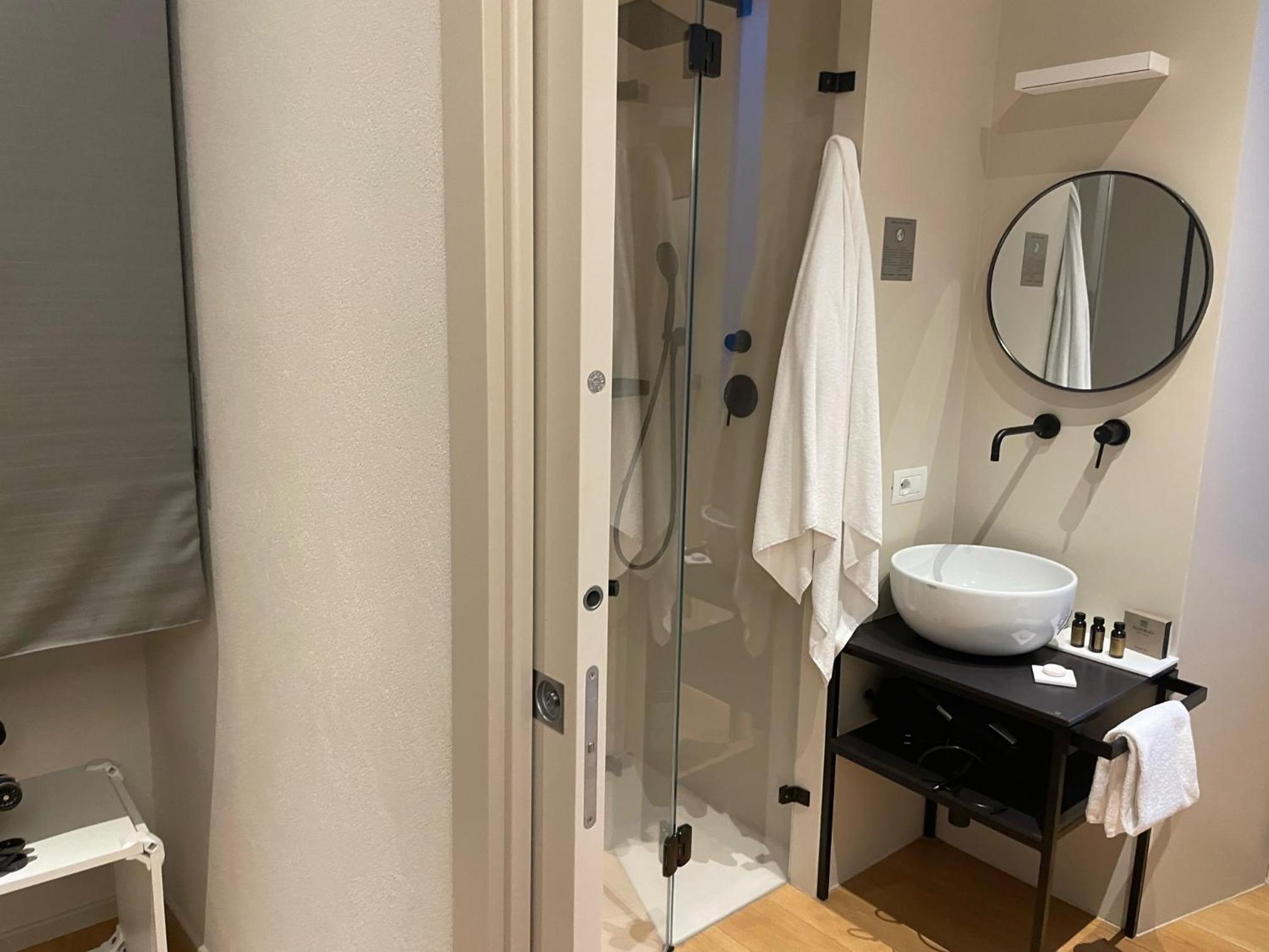Superior Double Room with Balcony - Photo 3